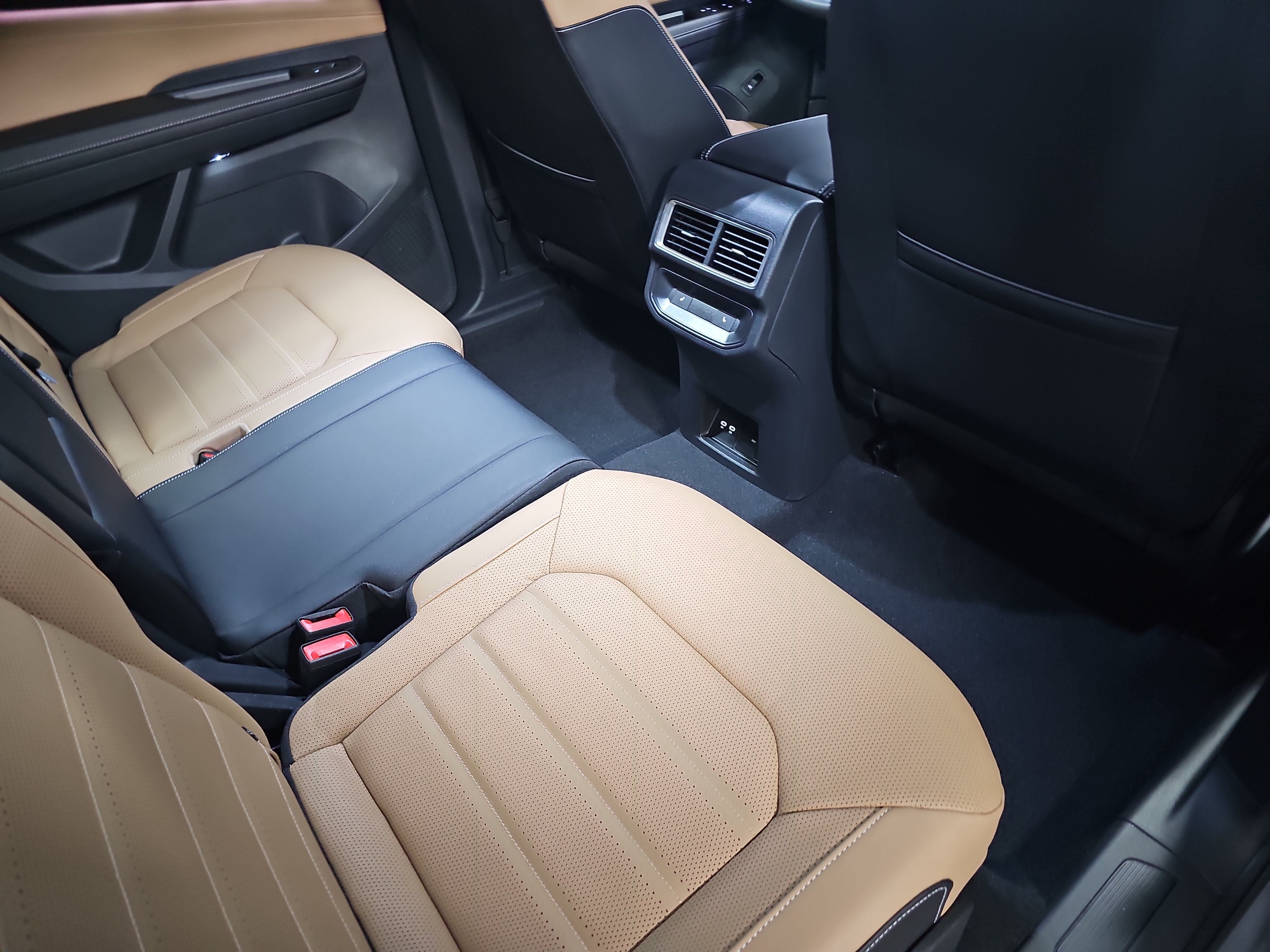 2026 Volkswagen Atlas Cross Sport 2.0T SEL R-Line Black
