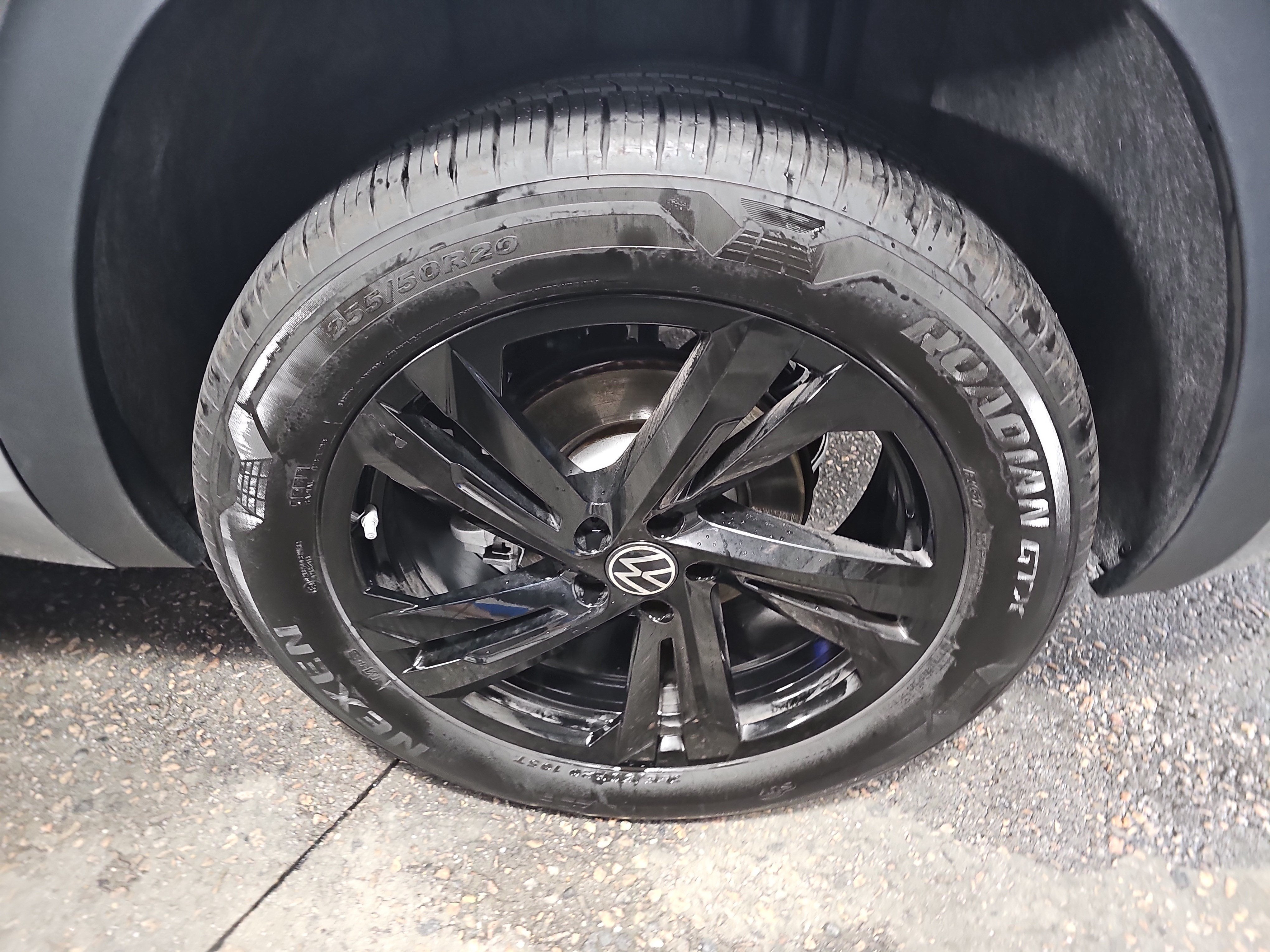 2026 Volkswagen Atlas Cross Sport 2.0T SEL R-Line Black