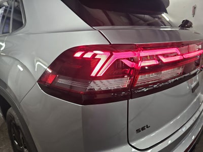 2026 Volkswagen Atlas Cross Sport 2.0T SEL R-Line Black
