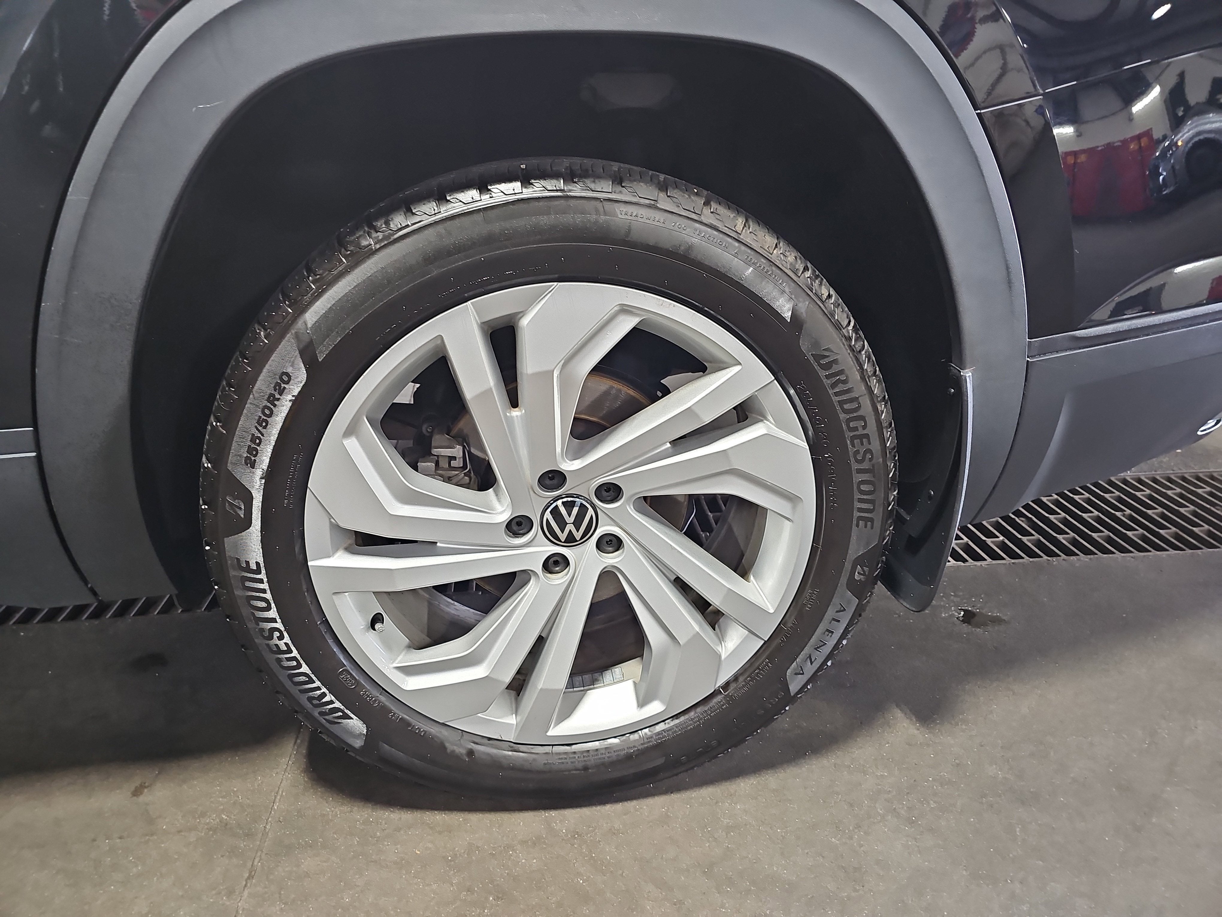 2022 Volkswagen Atlas 3.6L V6 SE w/Technology