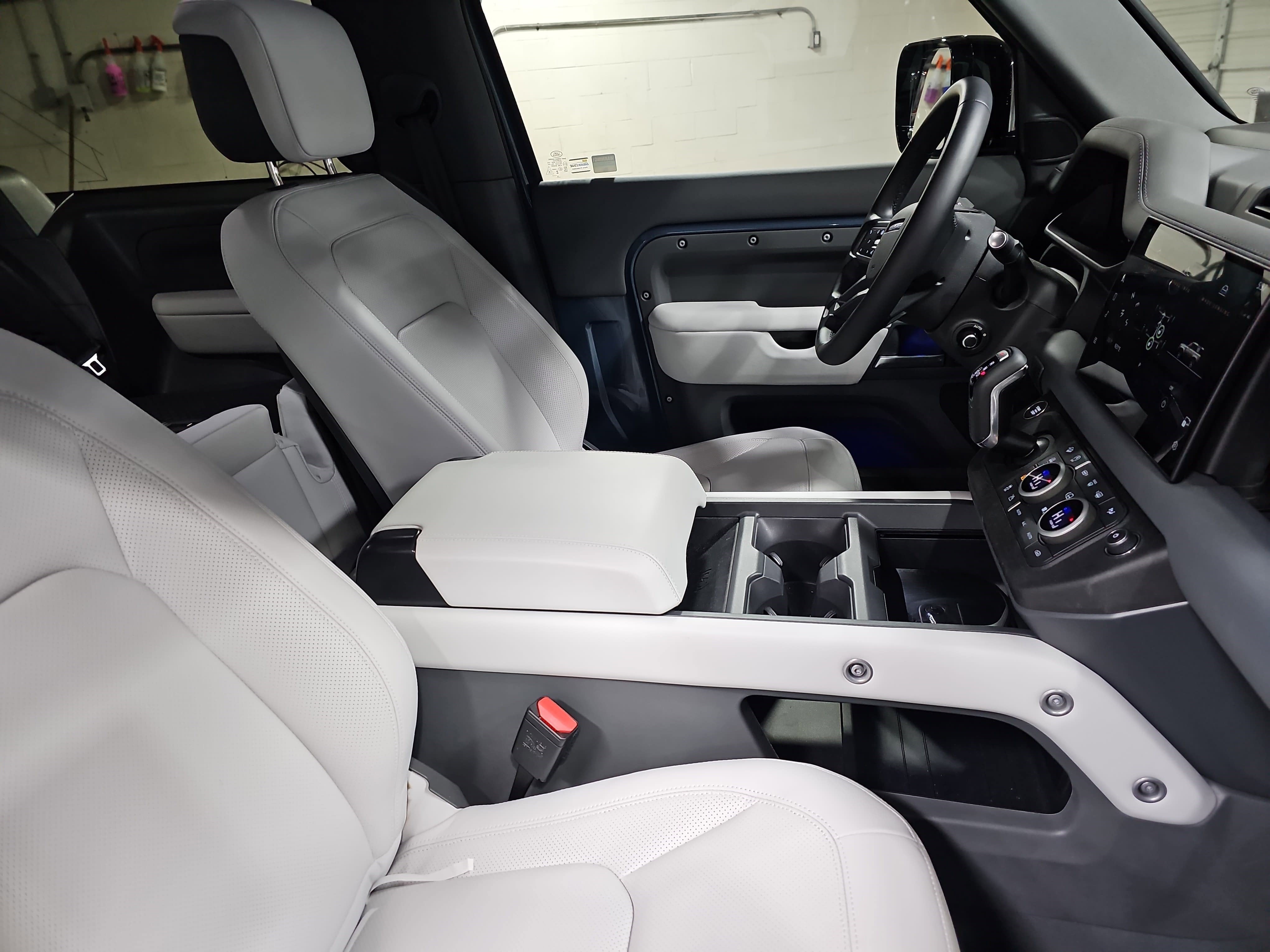 2025 Land Rover Defender X-Dynamic SE