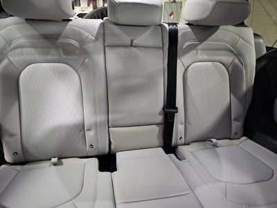 2025 Land Rover Defender X-Dynamic SE