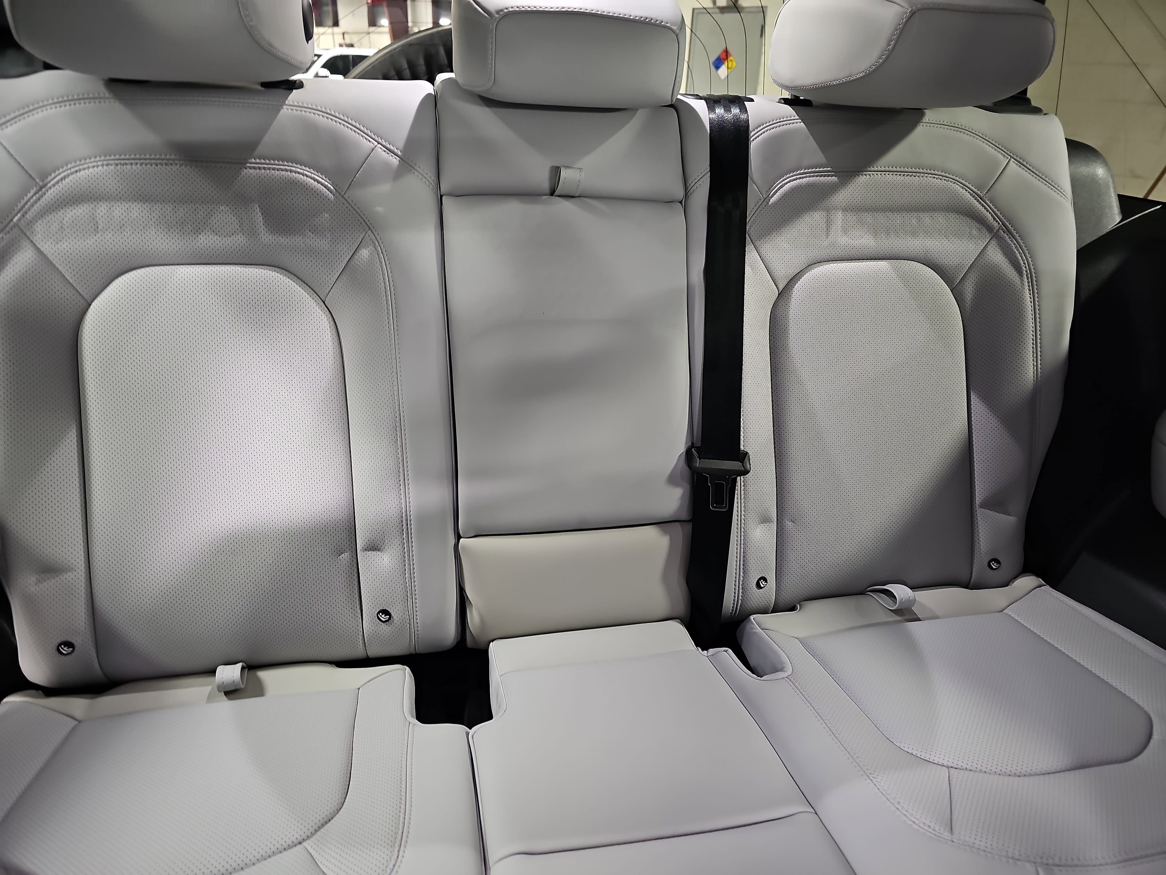 2025 Land Rover Defender X-Dynamic SE