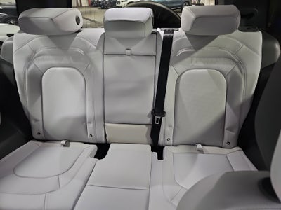 2025 Land Rover Defender X-Dynamic SE