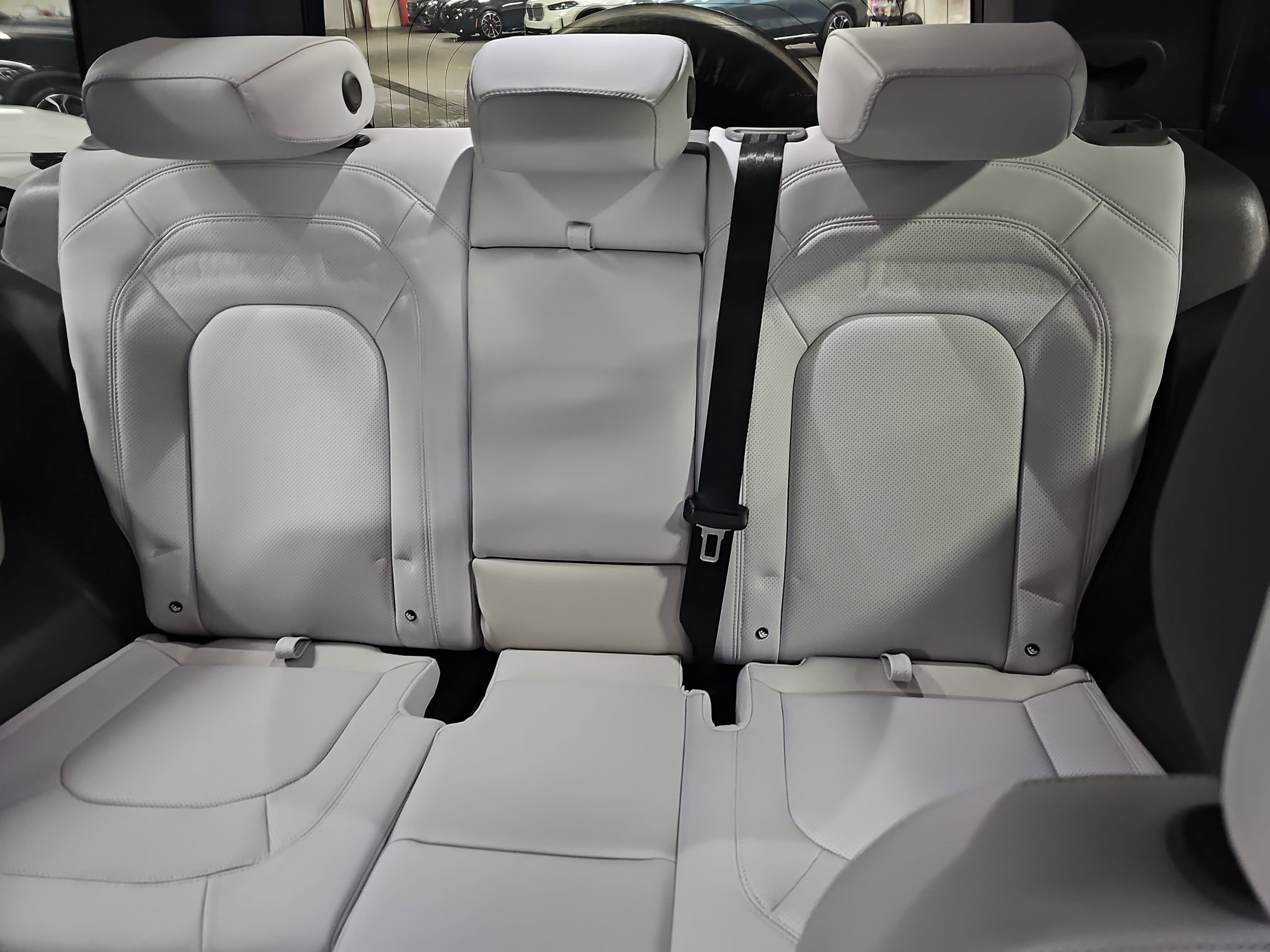 2025 Land Rover Defender X-Dynamic SE