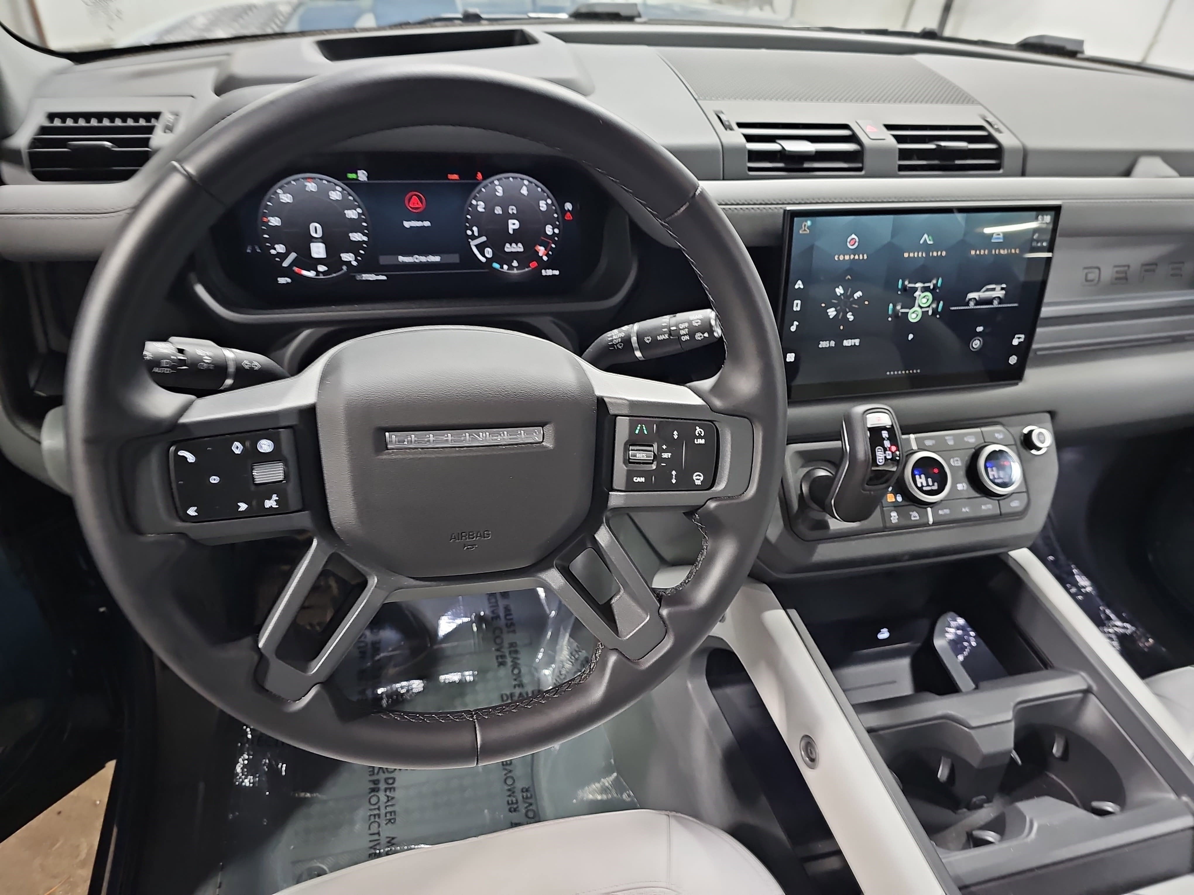 2025 Land Rover Defender X-Dynamic SE