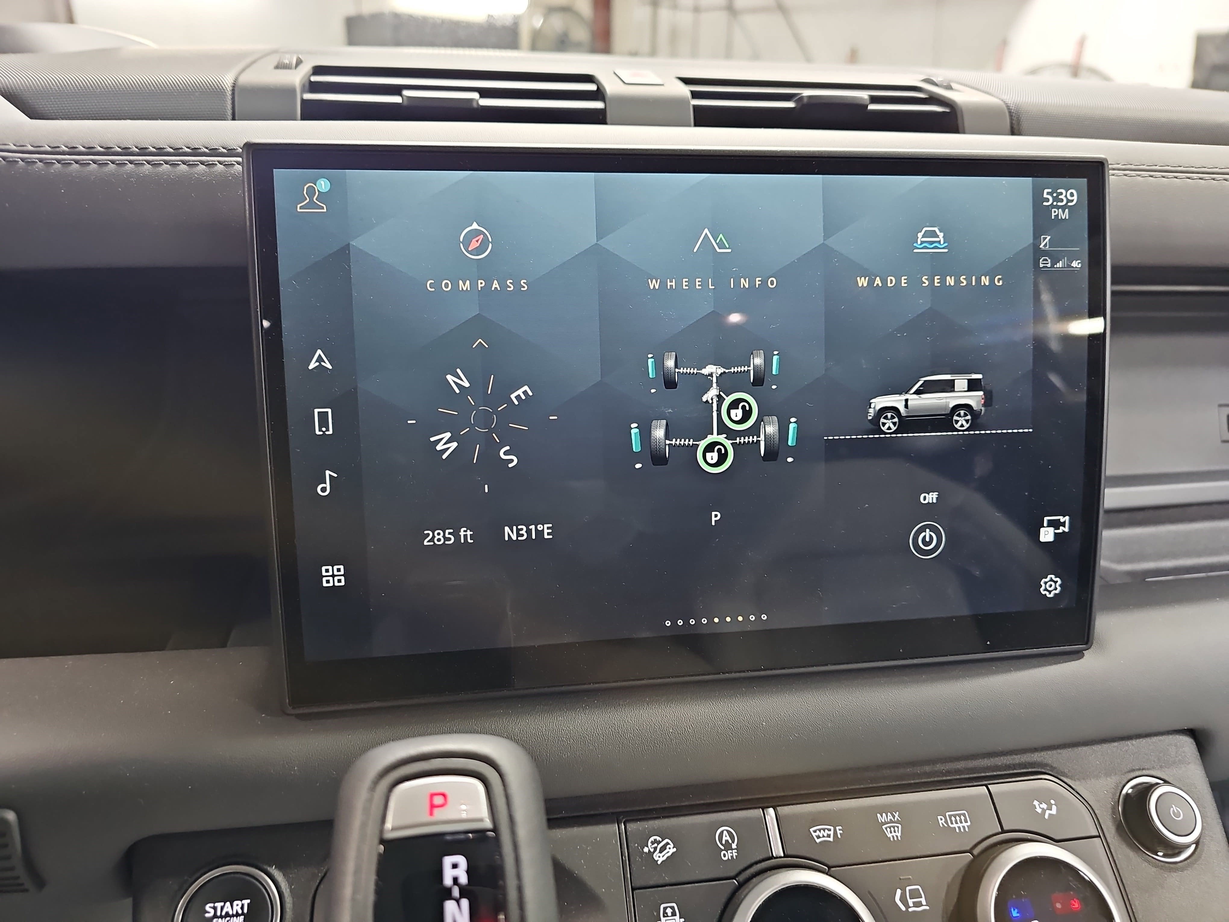 2025 Land Rover Defender X-Dynamic SE