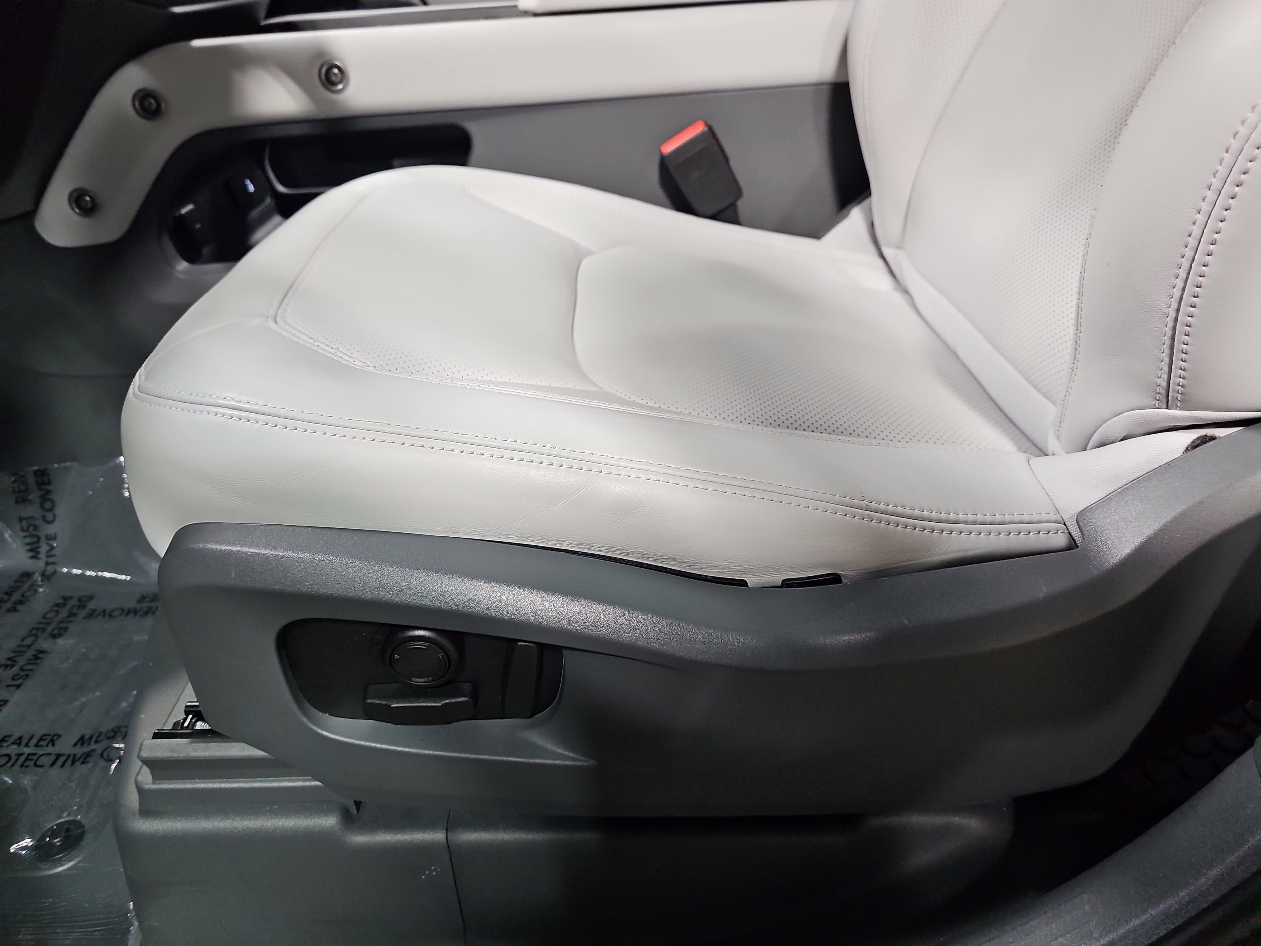 2025 Land Rover Defender X-Dynamic SE