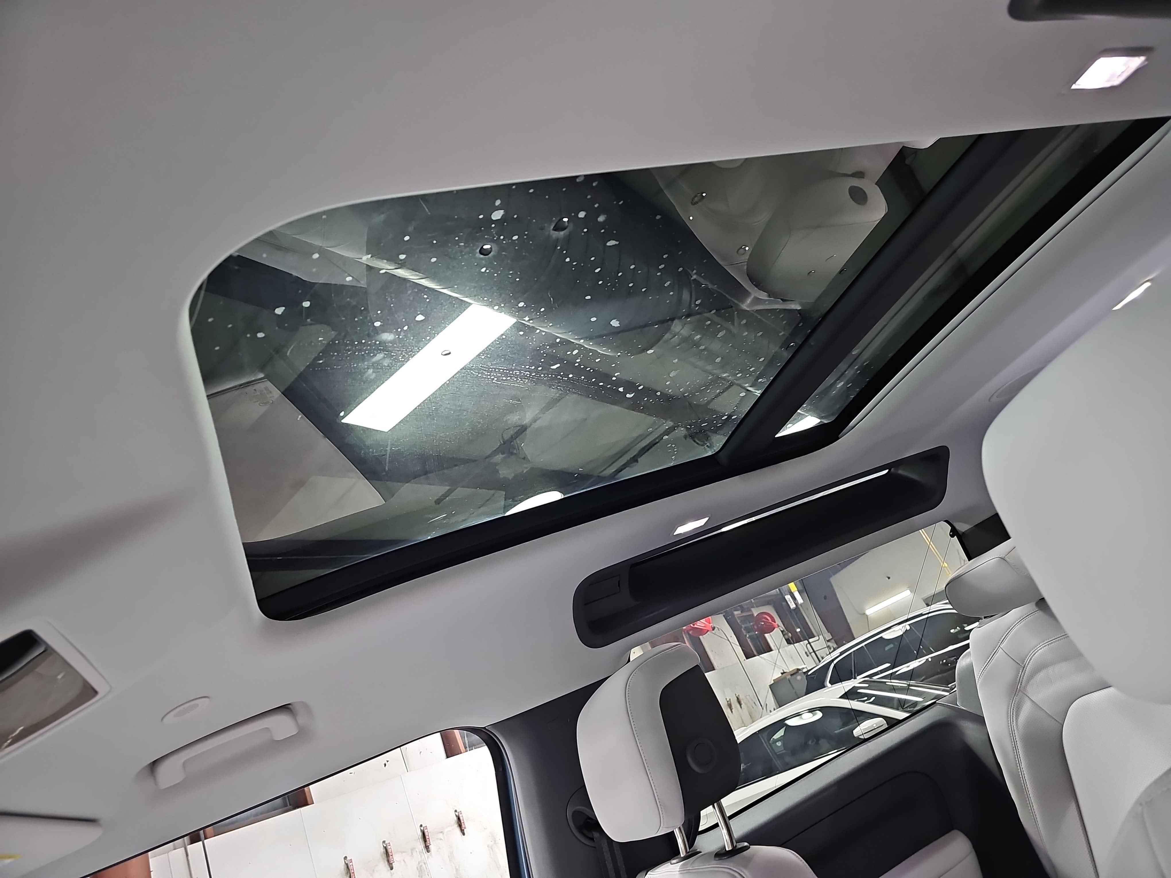 2025 Land Rover Defender X-Dynamic SE