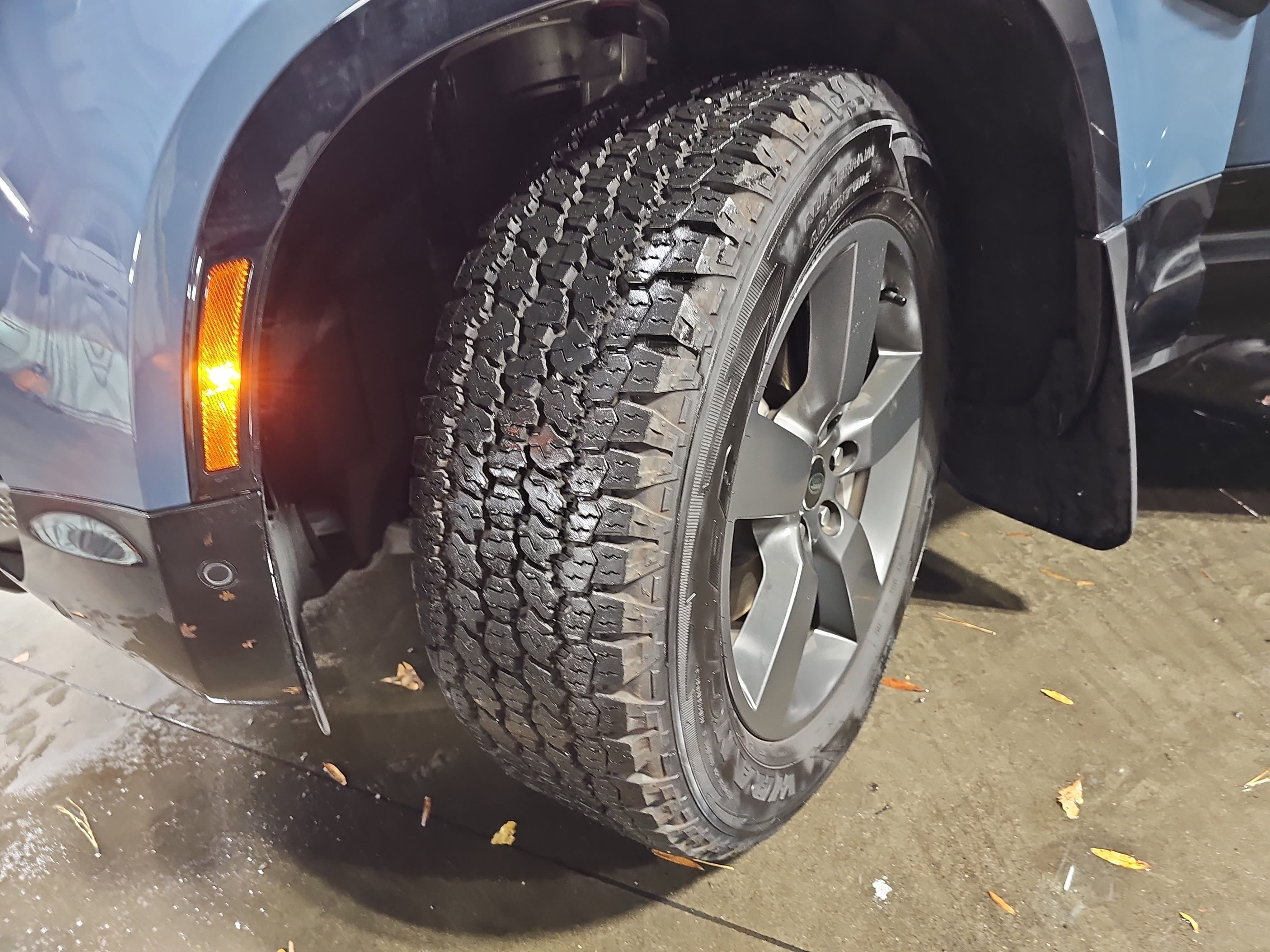 2025 Land Rover Defender X-Dynamic SE