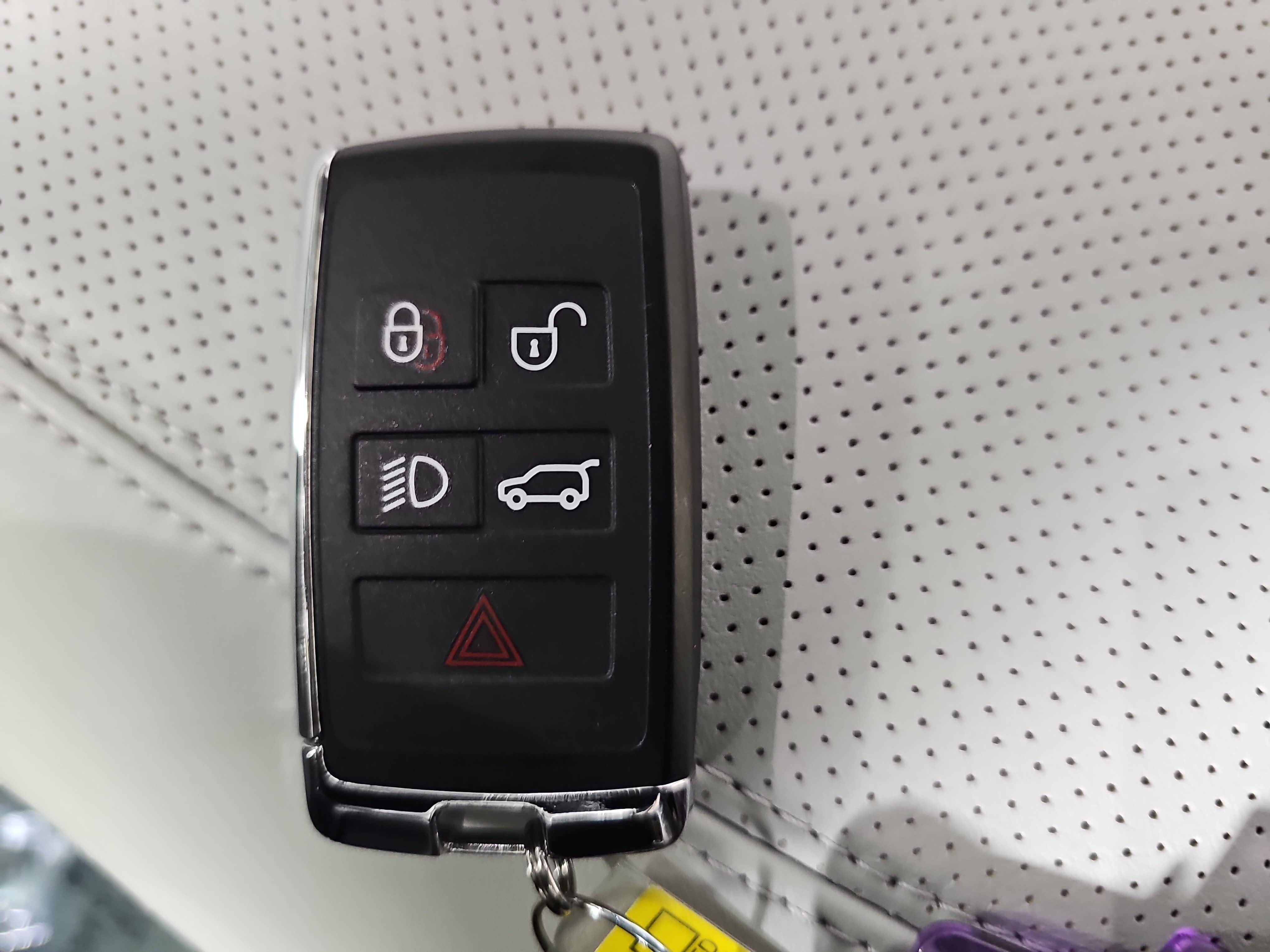 2025 Land Rover Defender X-Dynamic SE