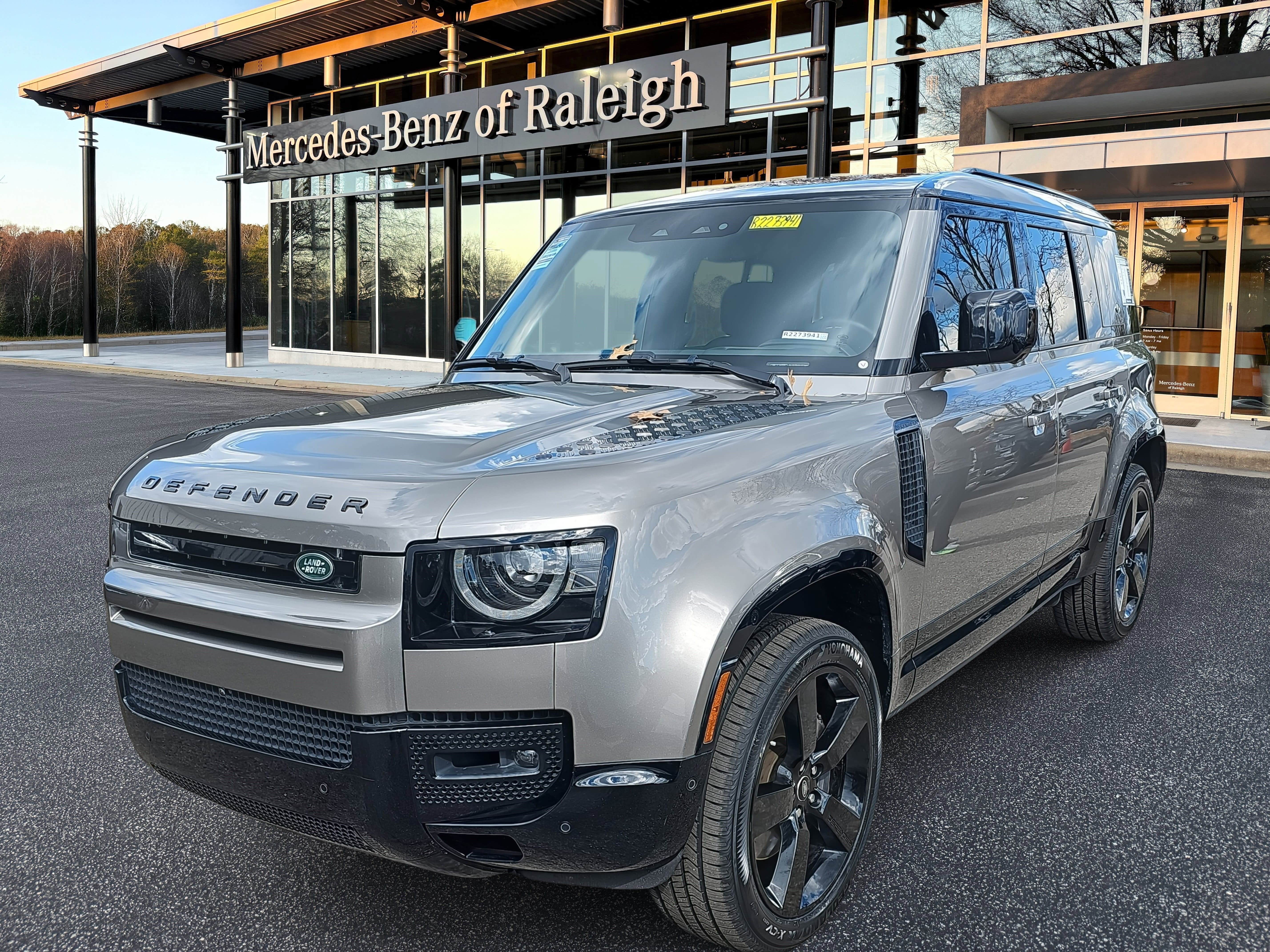 2024 Land Rover Defender X-Dynamic SE