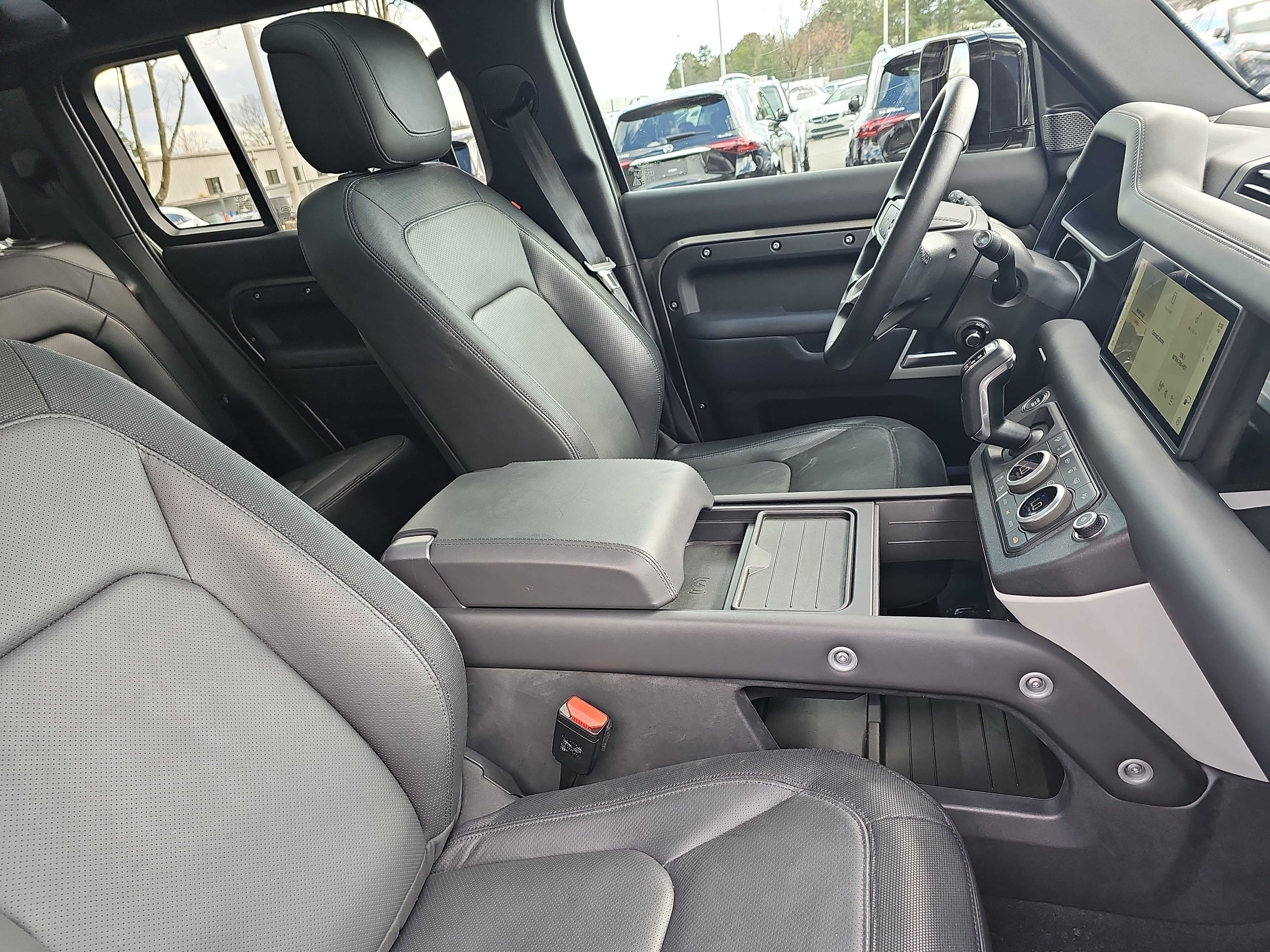 2024 Land Rover Defender X-Dynamic SE