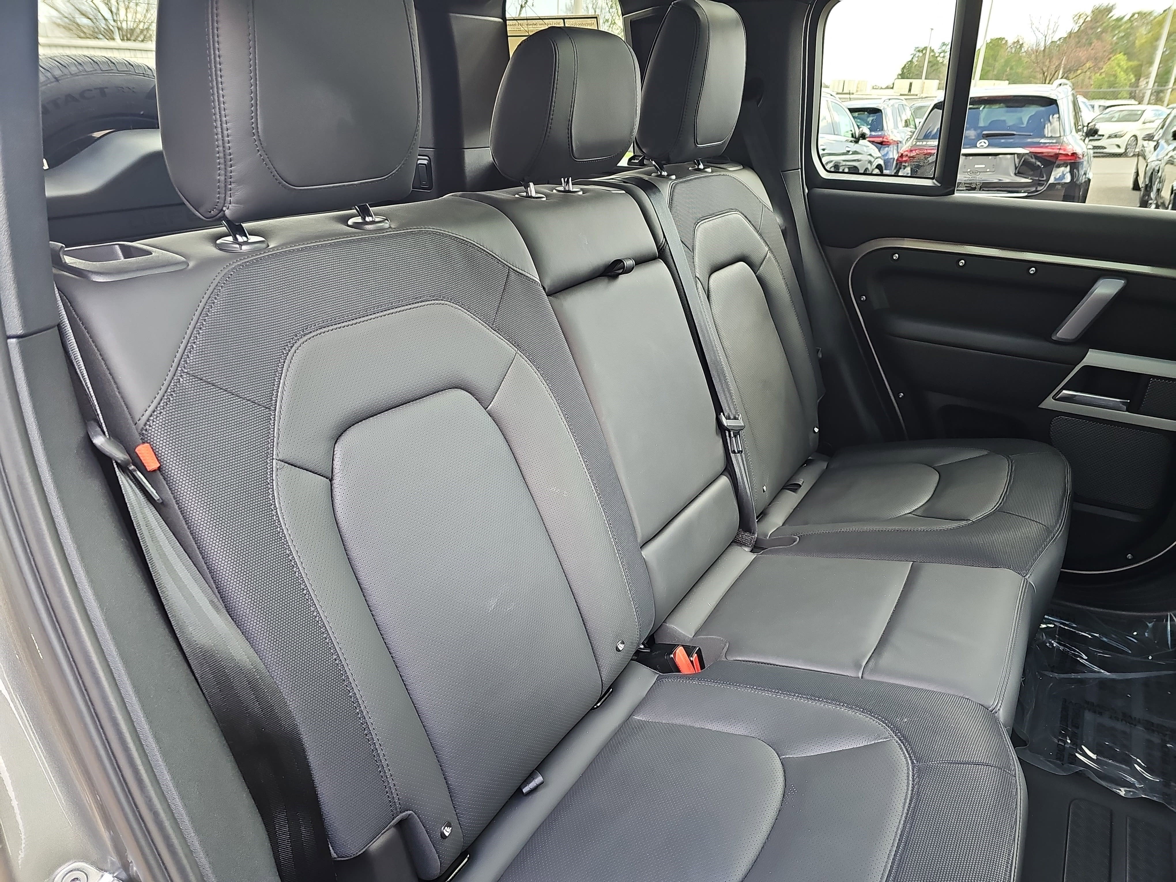 2024 Land Rover Defender X-Dynamic SE