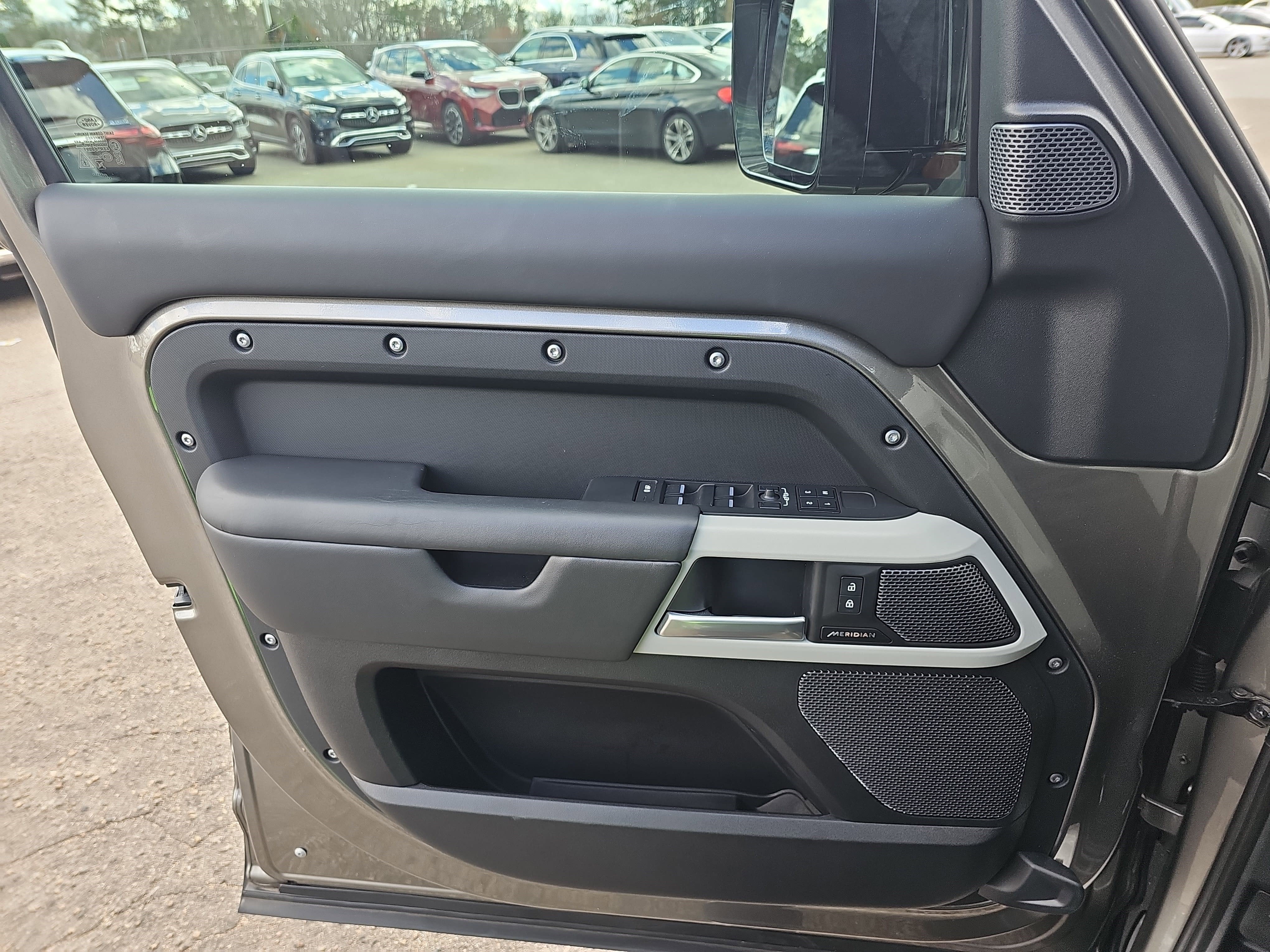 2024 Land Rover Defender X-Dynamic SE