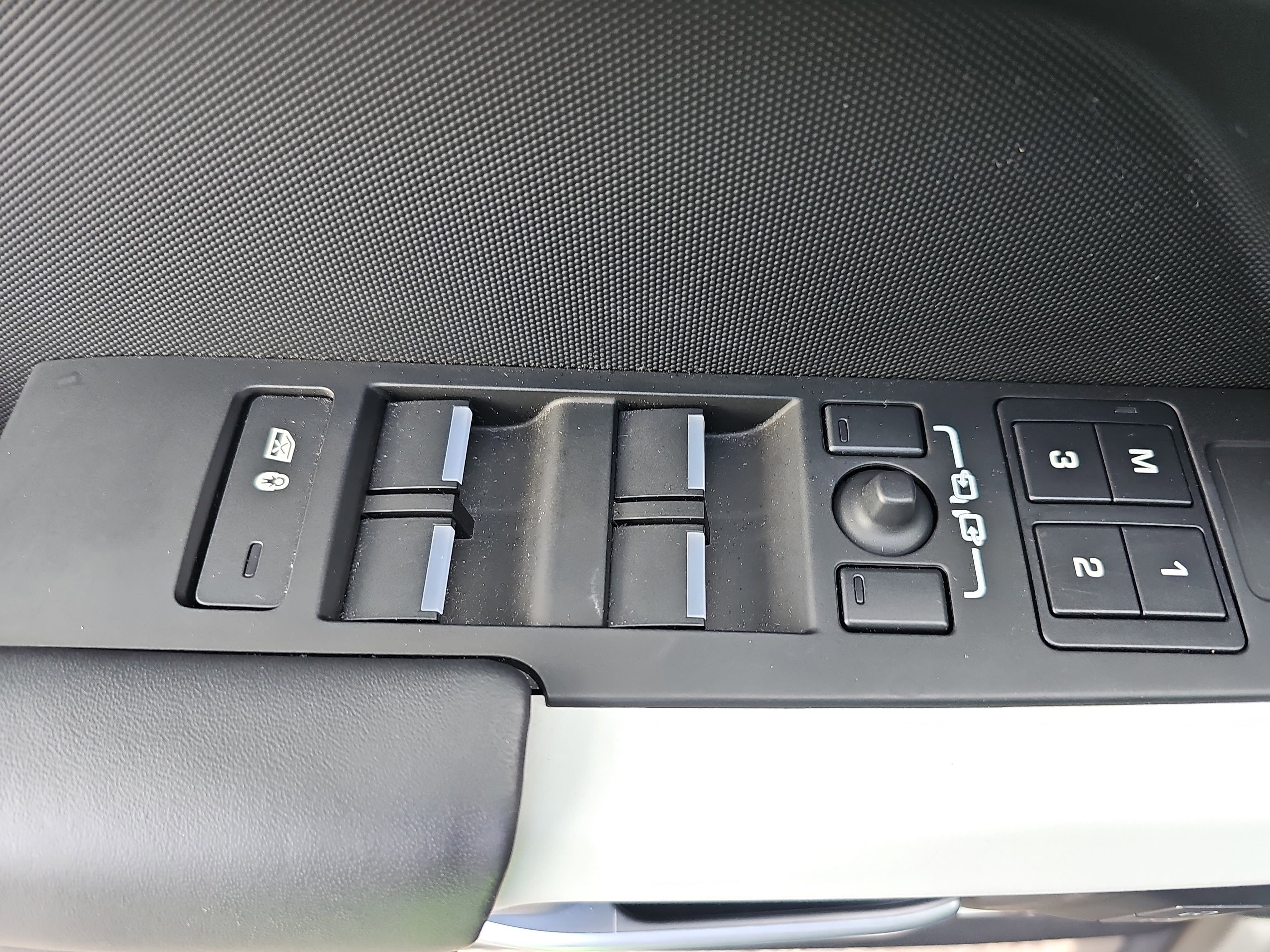 2024 Land Rover Defender X-Dynamic SE