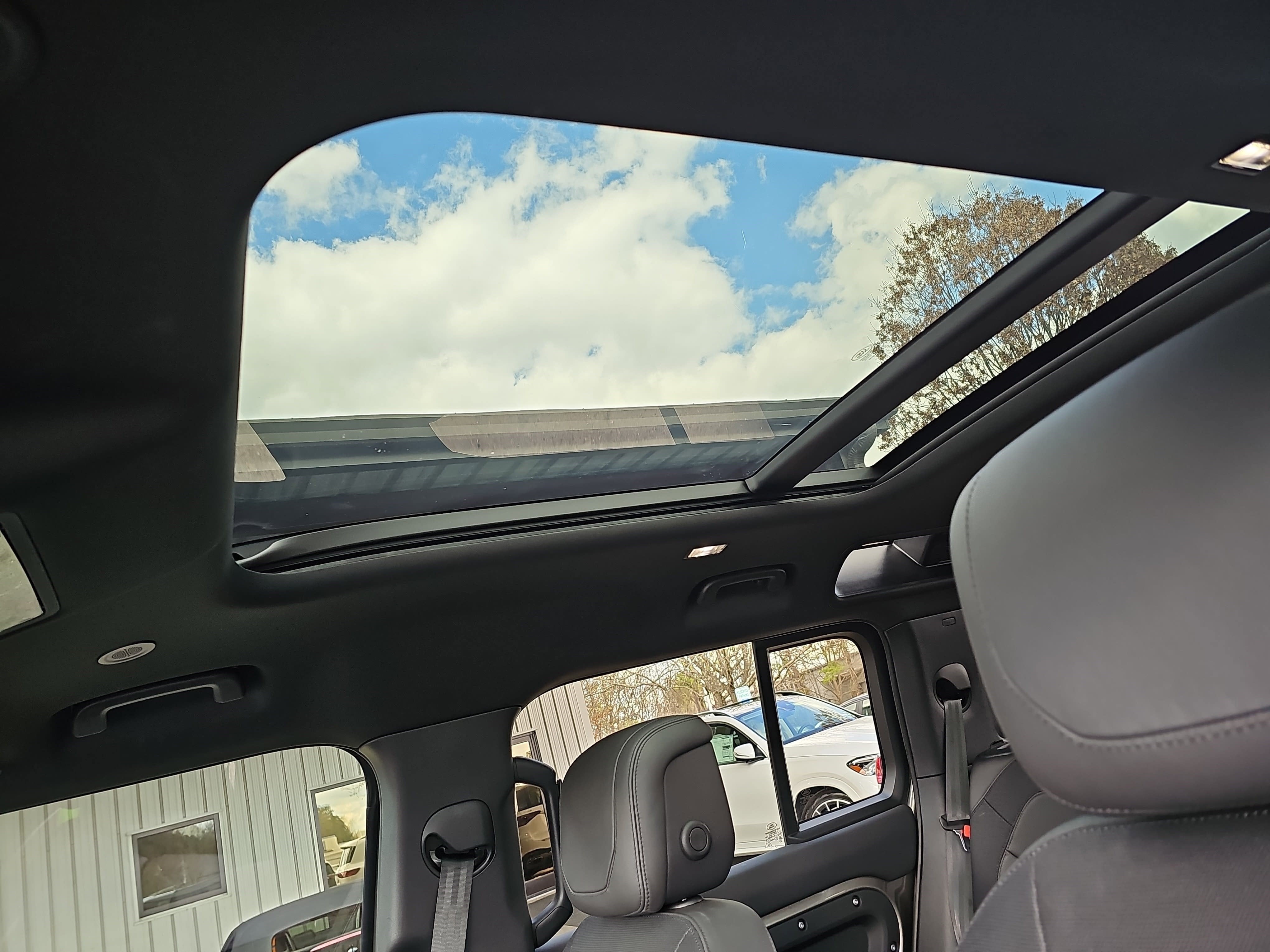 2024 Land Rover Defender X-Dynamic SE