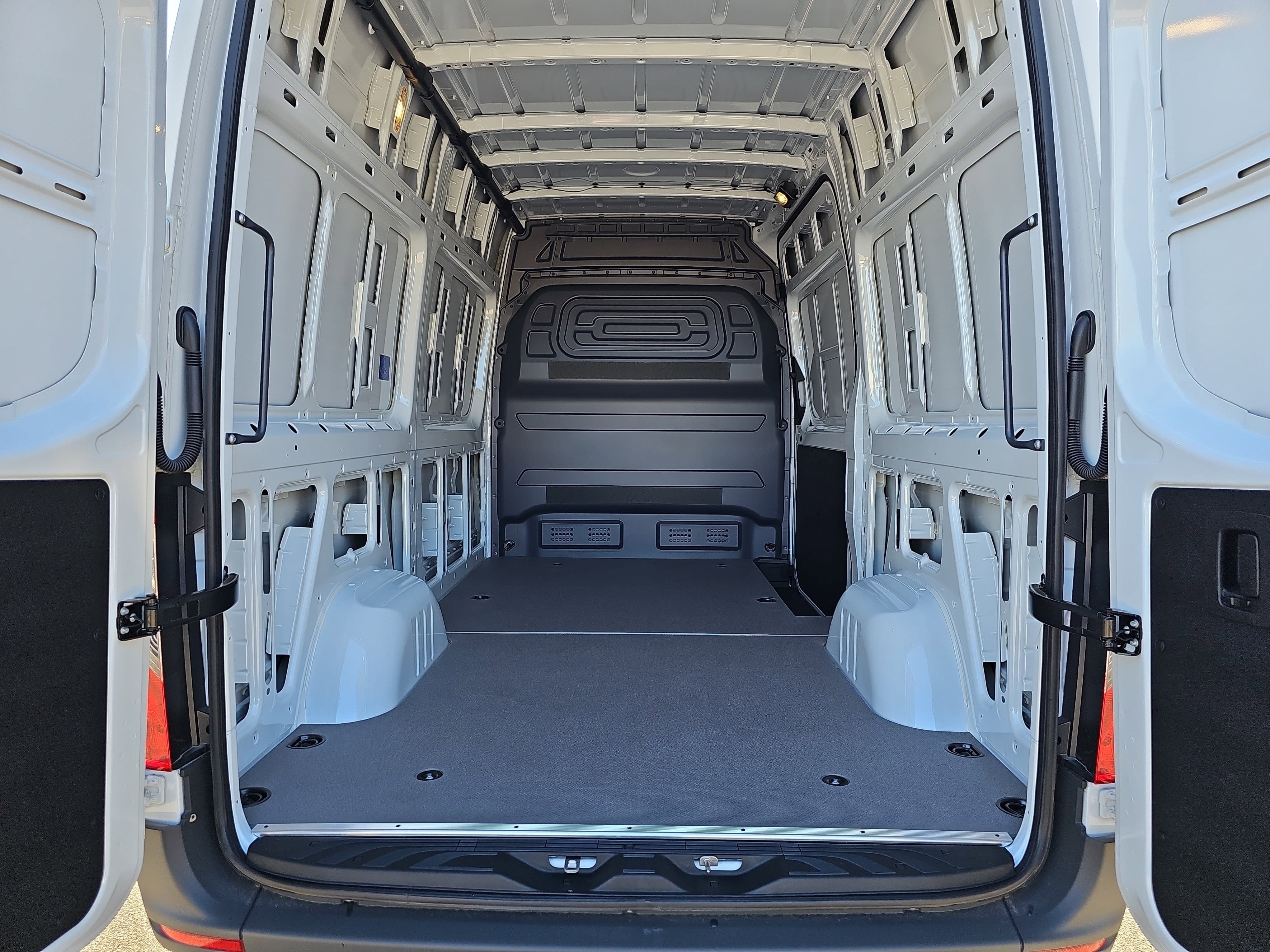 2025 Mercedes-Benz Sprinter Cargo Van Cargo 144 WB