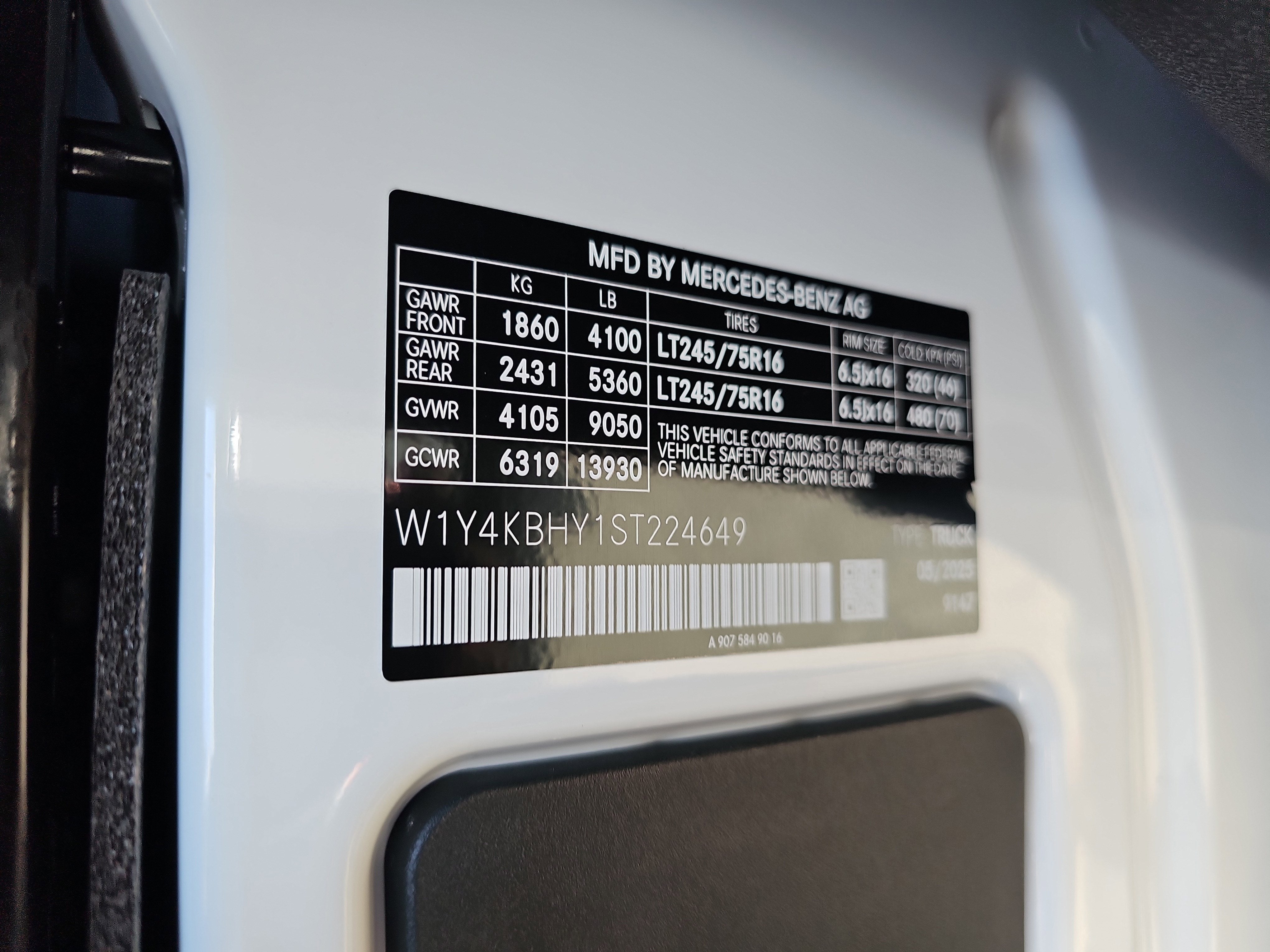 2025 Mercedes-Benz Sprinter Cargo Van Cargo 144 WB