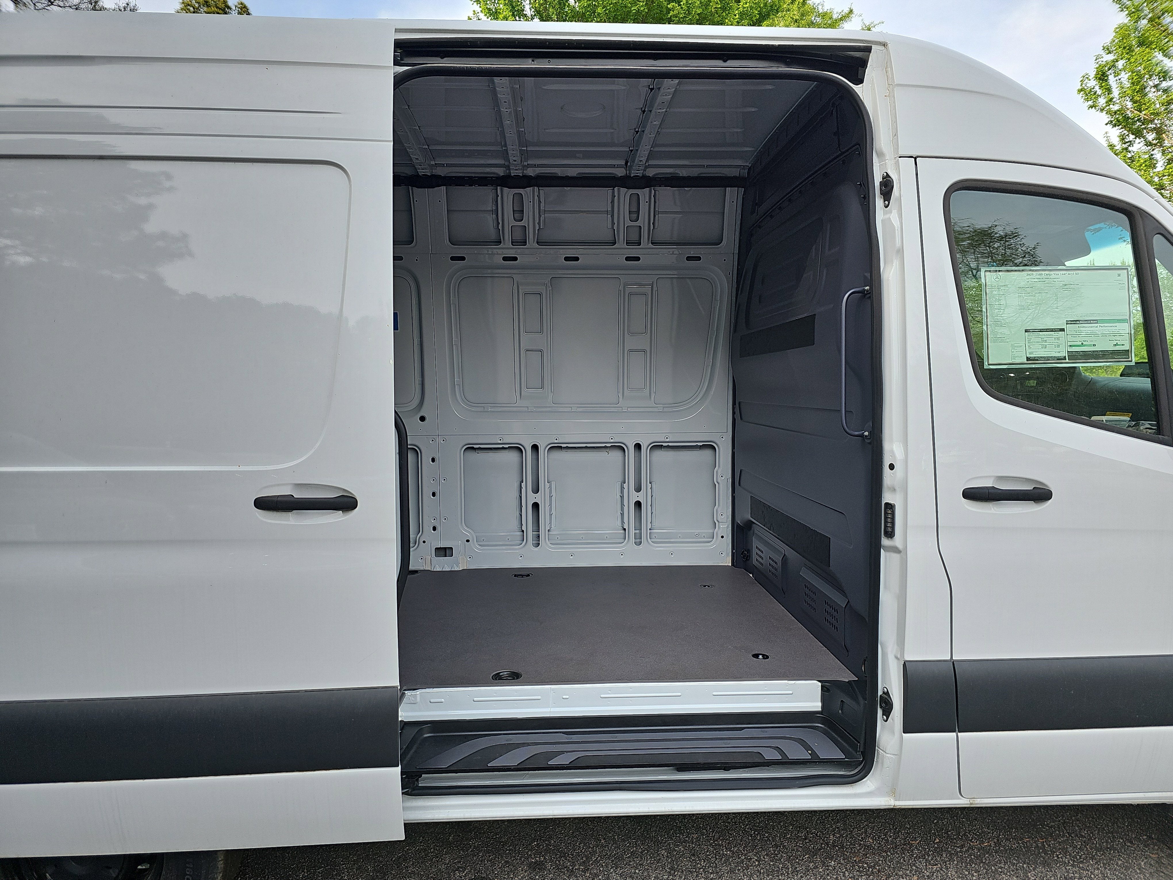 2025 Mercedes-Benz Sprinter Cargo Van Cargo 144 WB