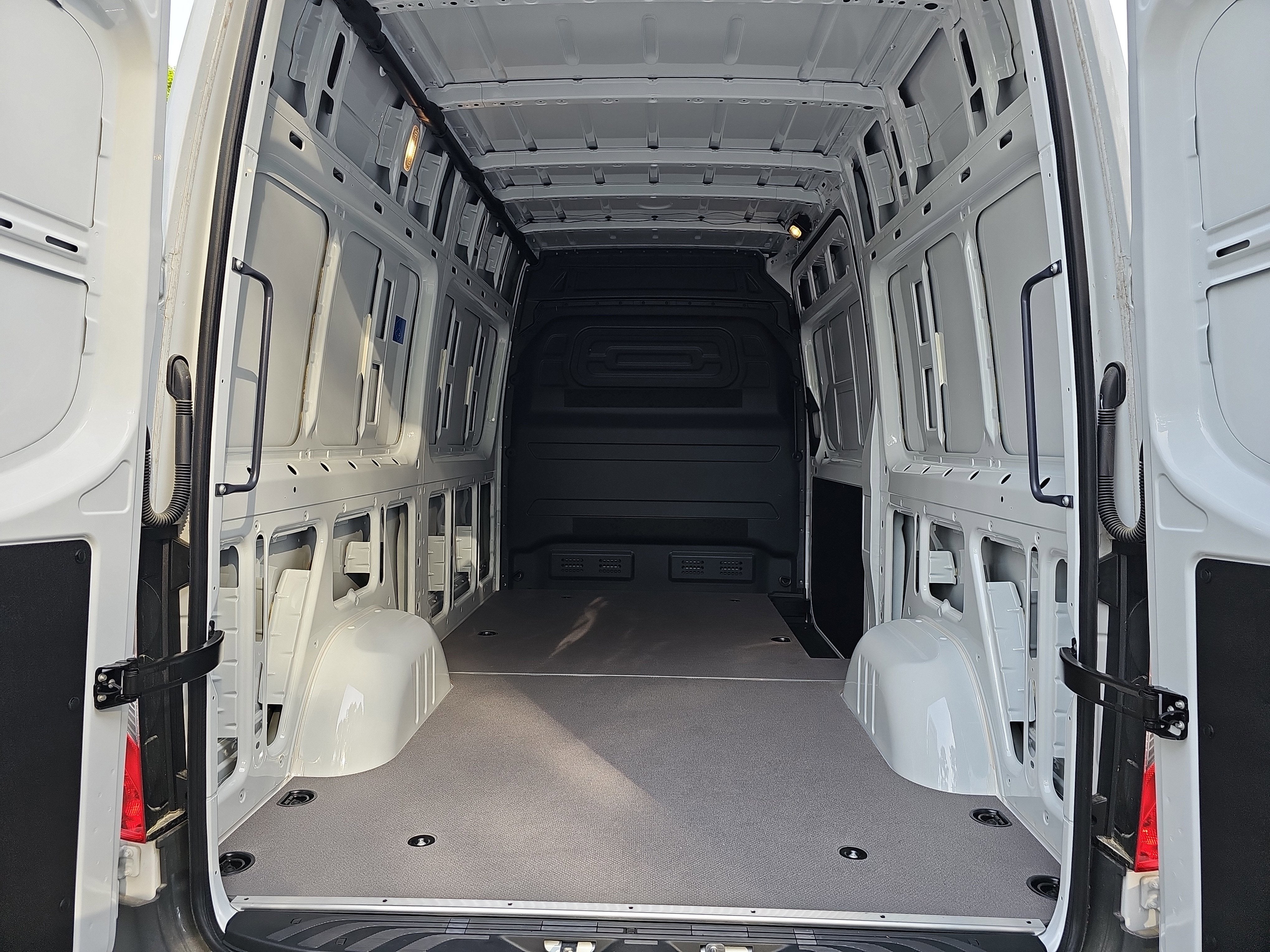2025 Mercedes-Benz Sprinter Cargo Van Cargo 144 WB