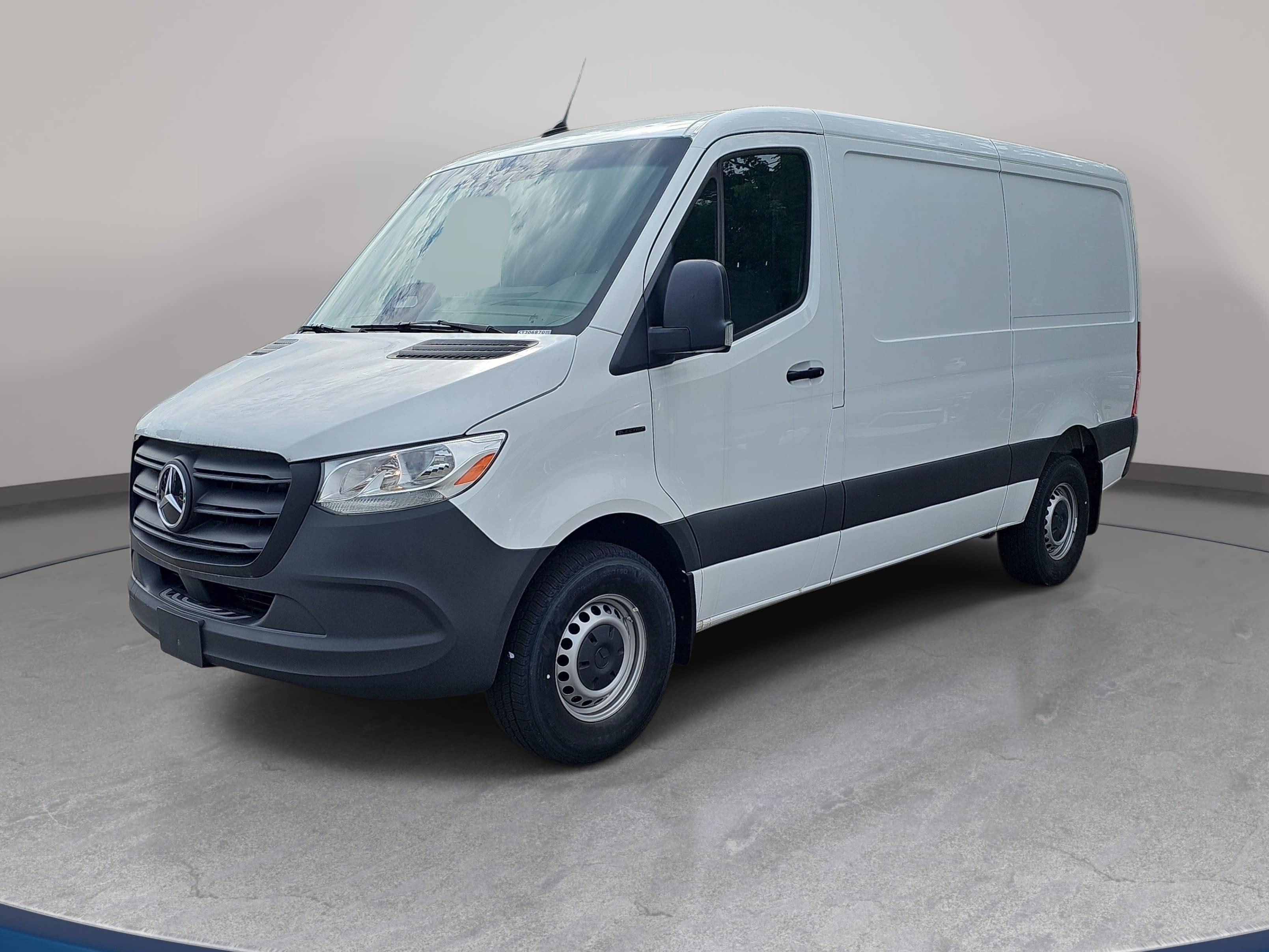 2025 Mercedes-Benz eSprinter Cargo Van Cargo 144 WB