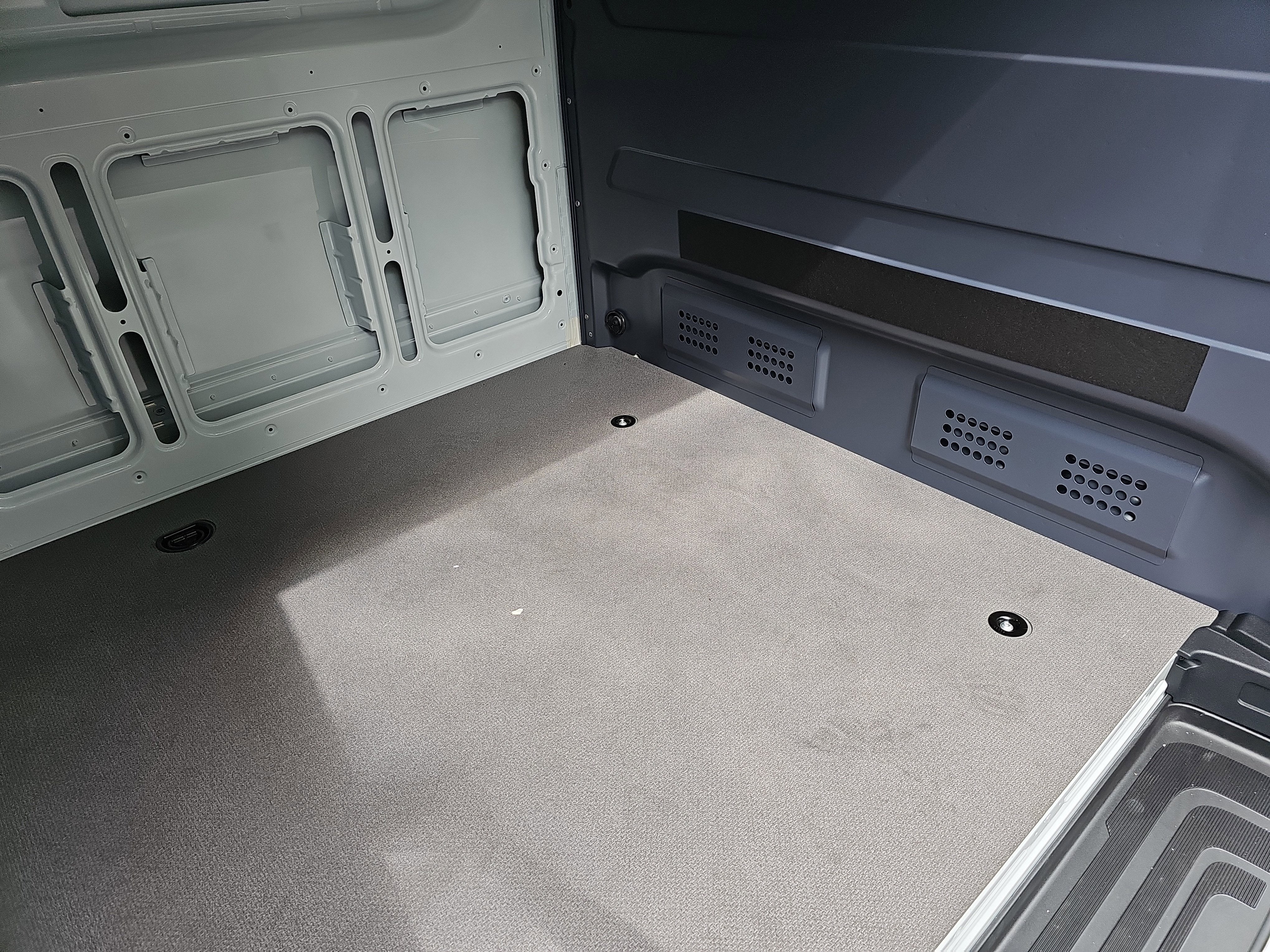 2025 Mercedes-Benz eSprinter Cargo Van Cargo 144 WB