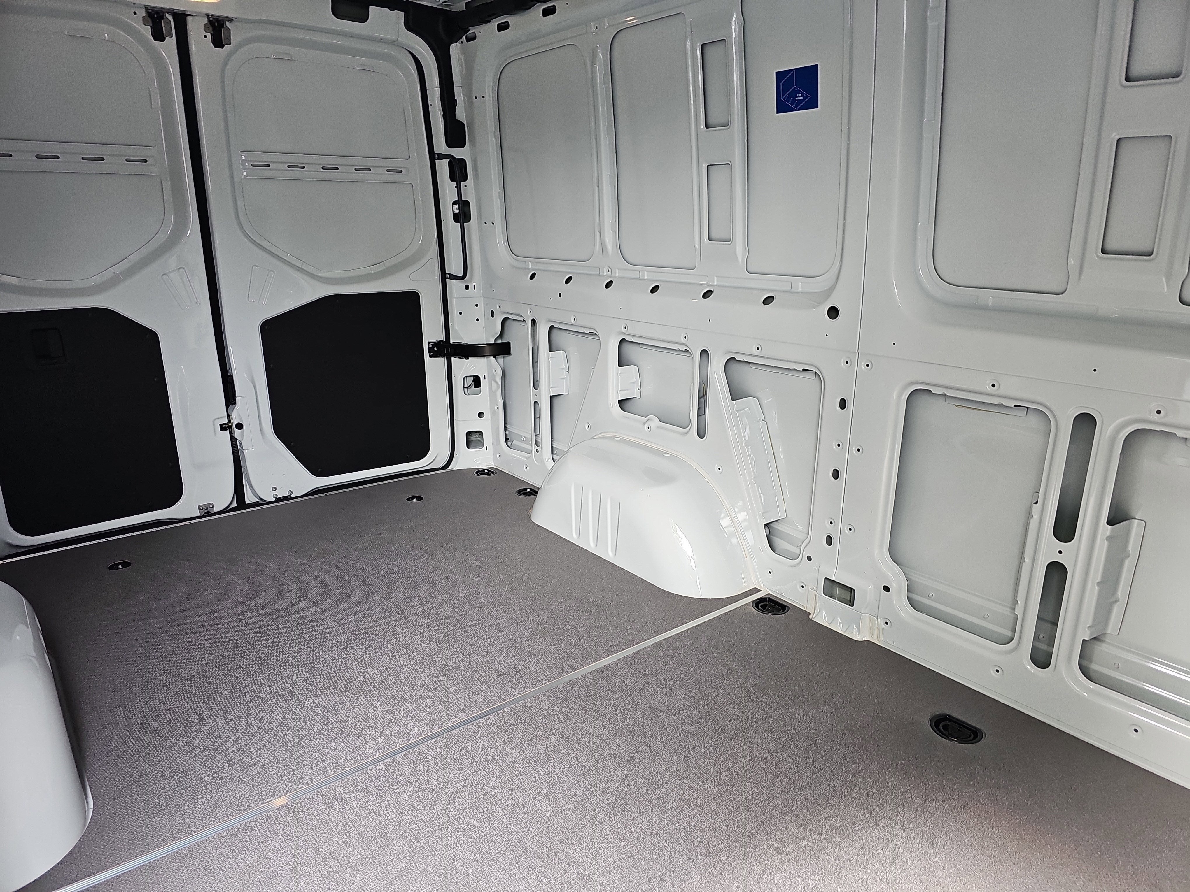 2025 Mercedes-Benz eSprinter Cargo Van Cargo 144 WB