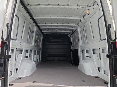 2025 Mercedes-Benz eSprinter Cargo Van Cargo 144 WB