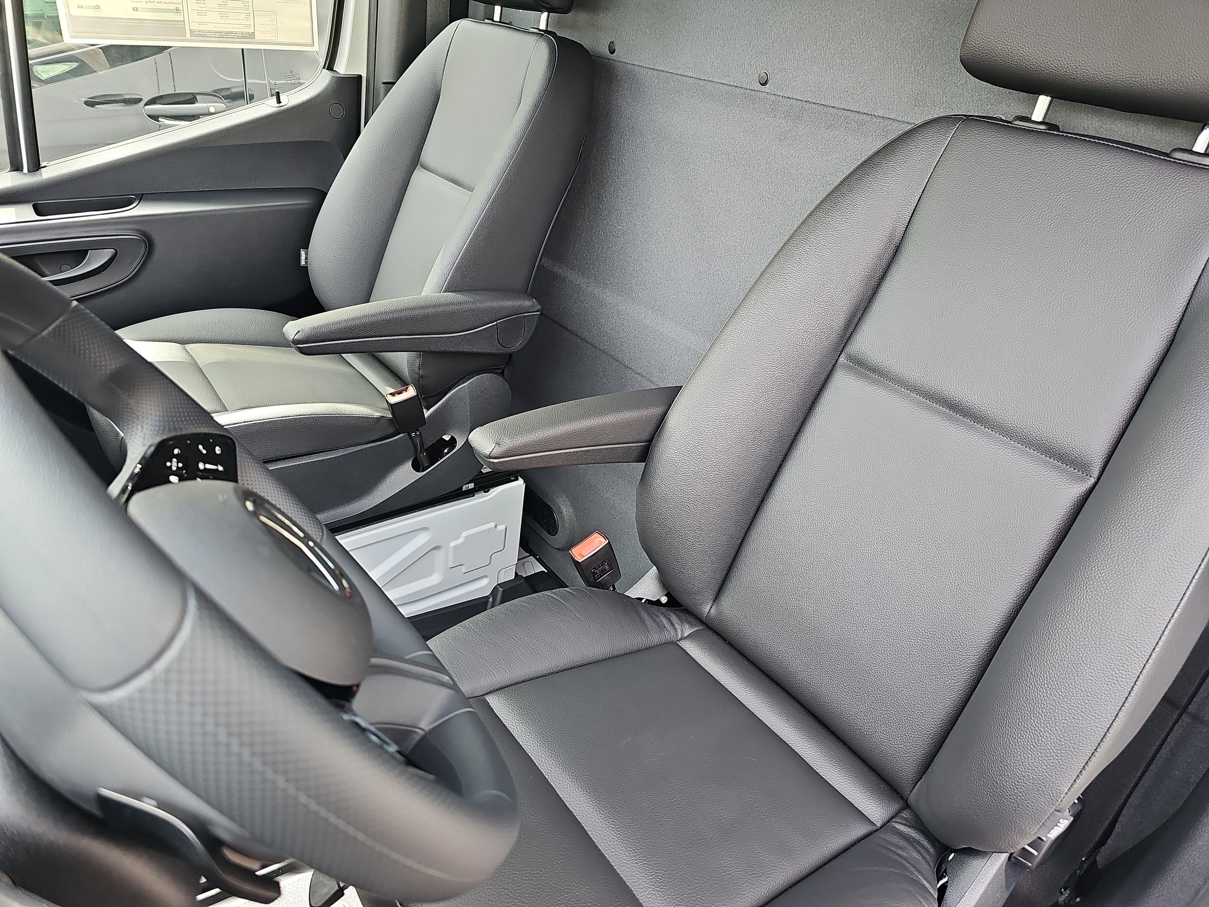2025 Mercedes-Benz eSprinter Cargo Van Cargo 144 WB