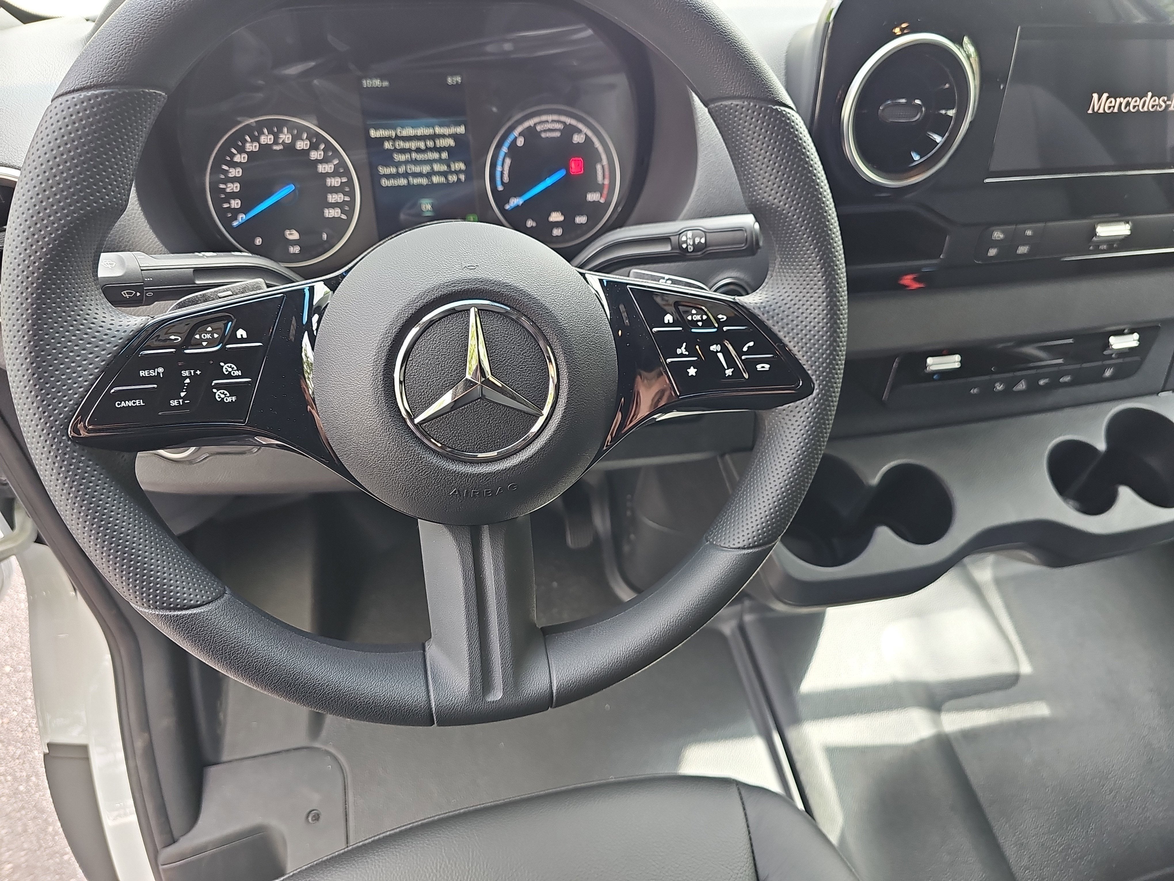 2025 Mercedes-Benz eSprinter Cargo Van Cargo 144 WB