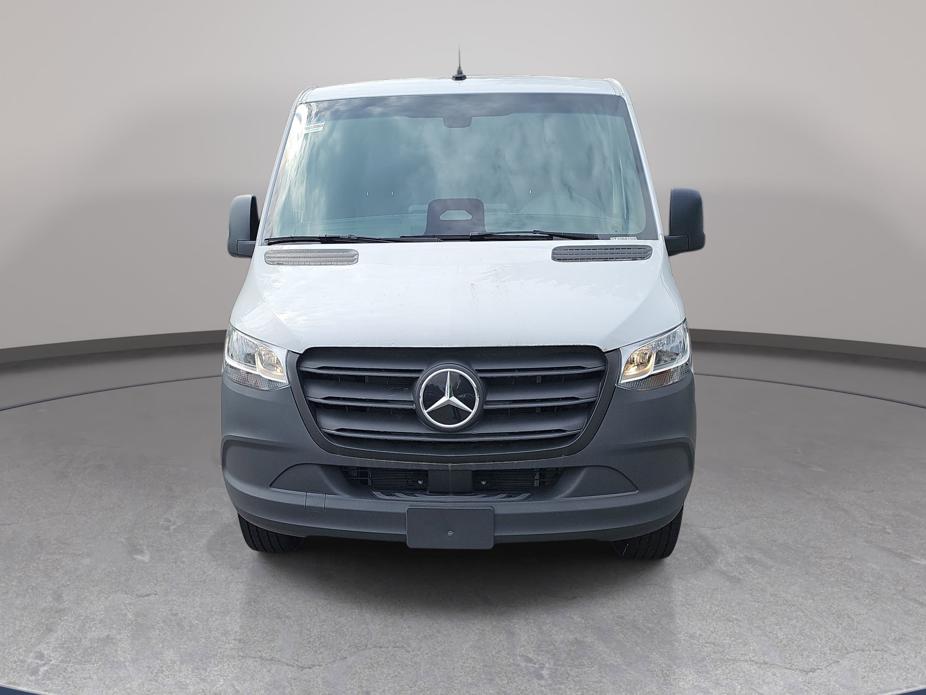 2025 Mercedes-Benz eSprinter Cargo Van Cargo 144 WB