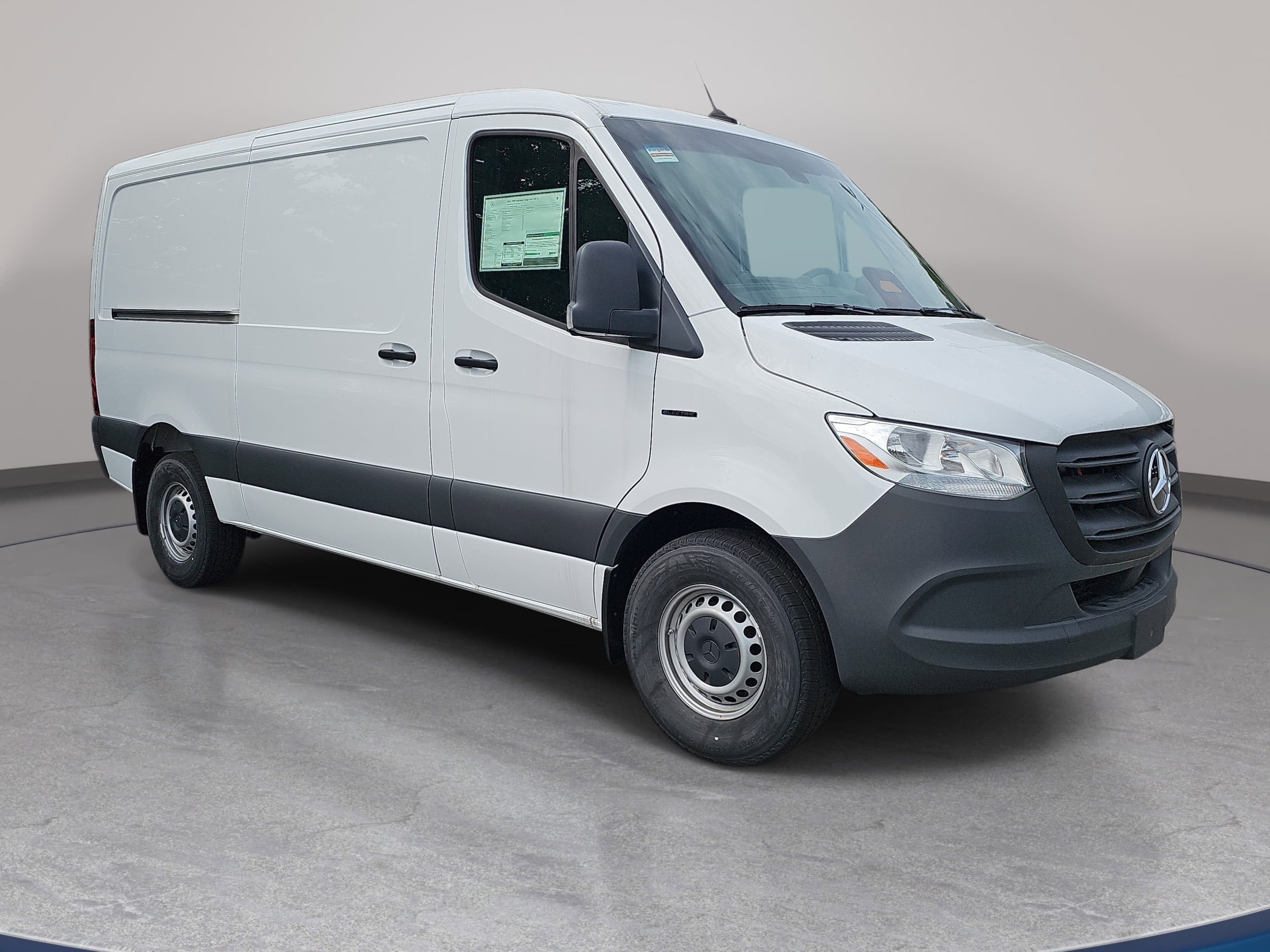 2025 Mercedes-Benz eSprinter Cargo Van Cargo 144 WB