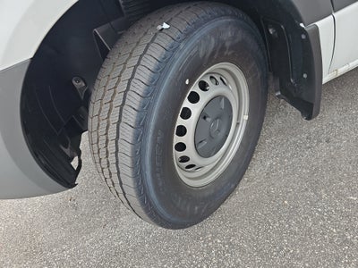 2025 Mercedes-Benz eSprinter Cargo Van Cargo 144 WB