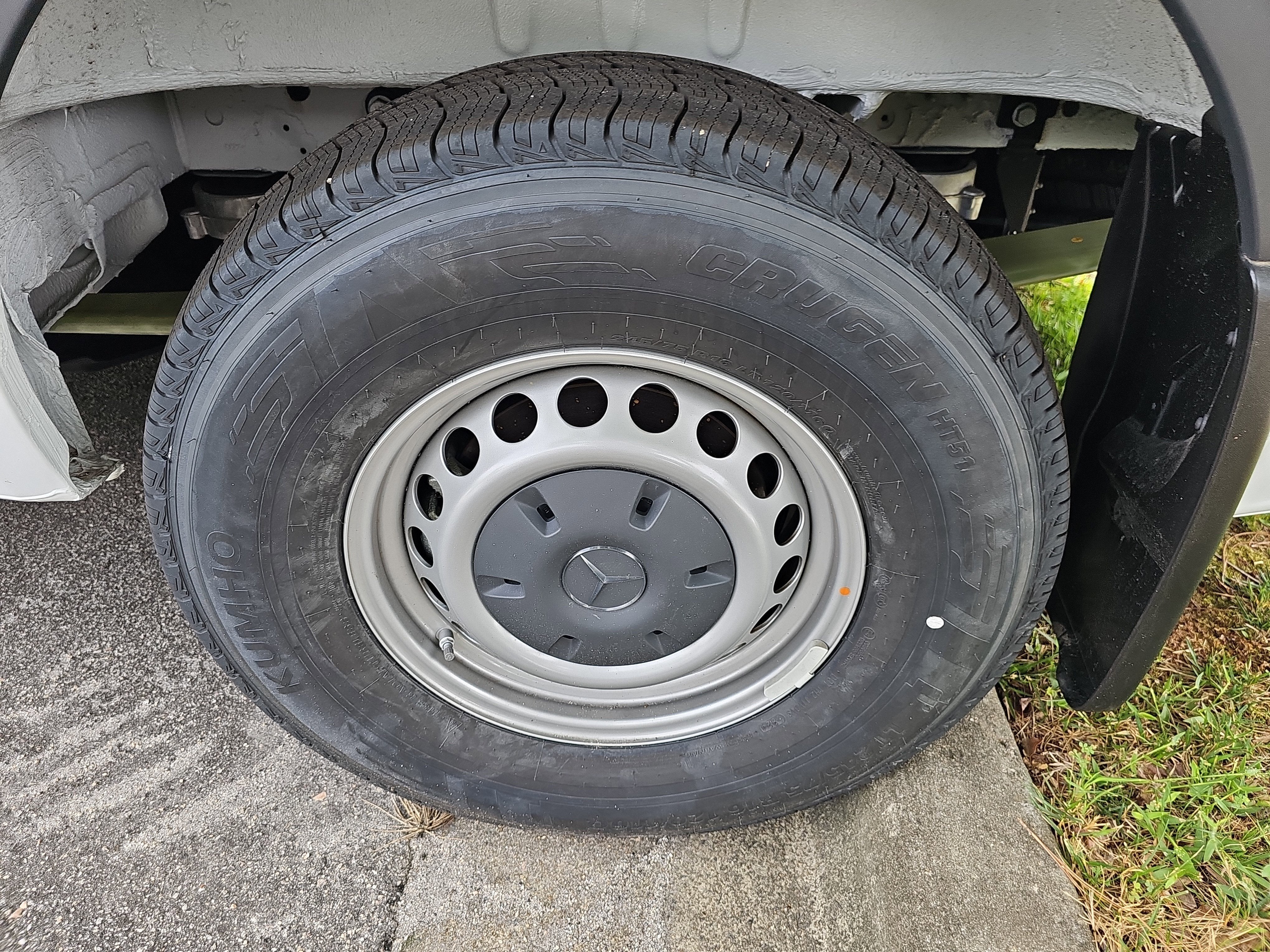 2025 Mercedes-Benz eSprinter Cargo Van Cargo 144 WB