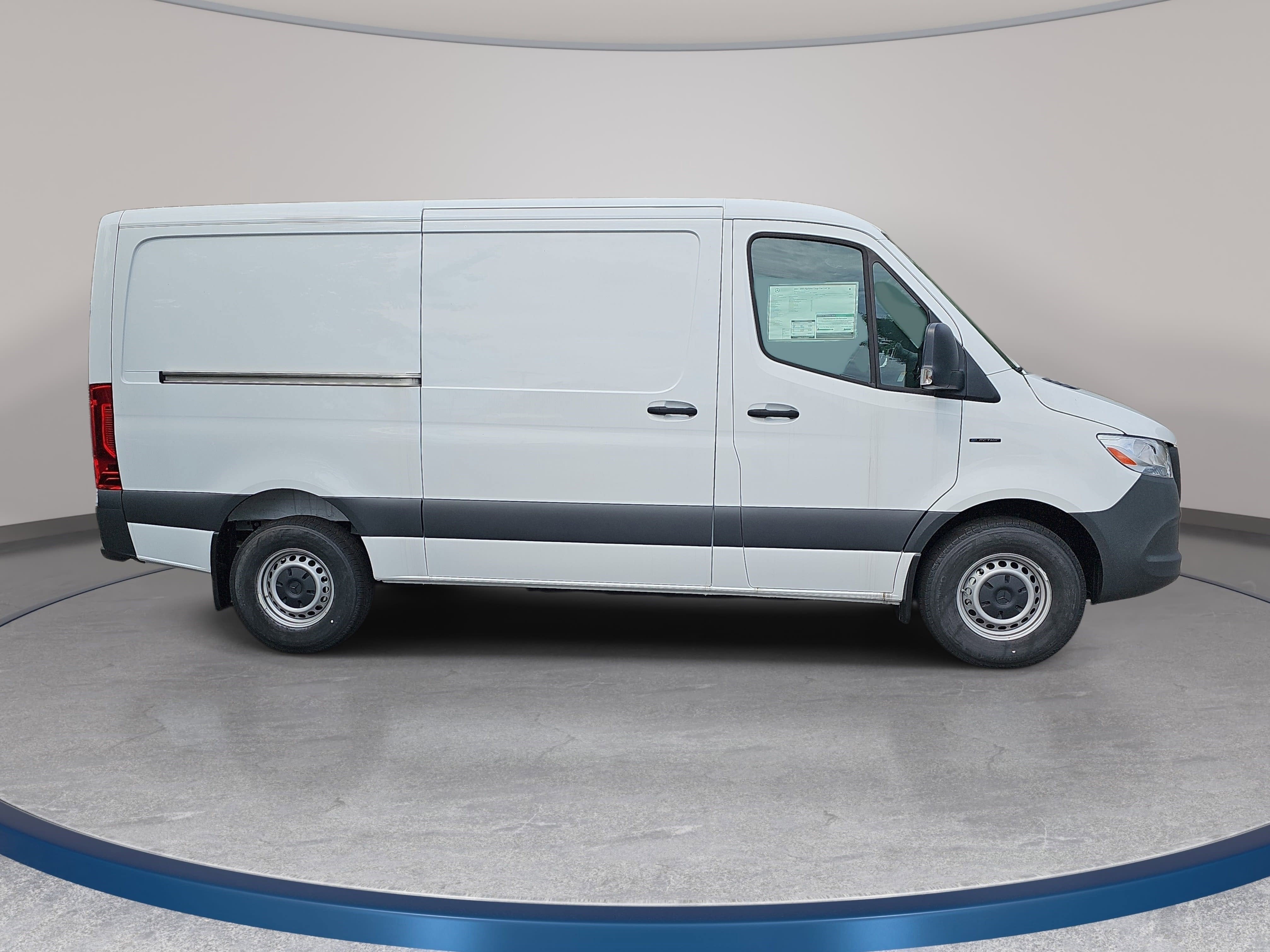 2025 Mercedes-Benz eSprinter Cargo Van Cargo 144 WB