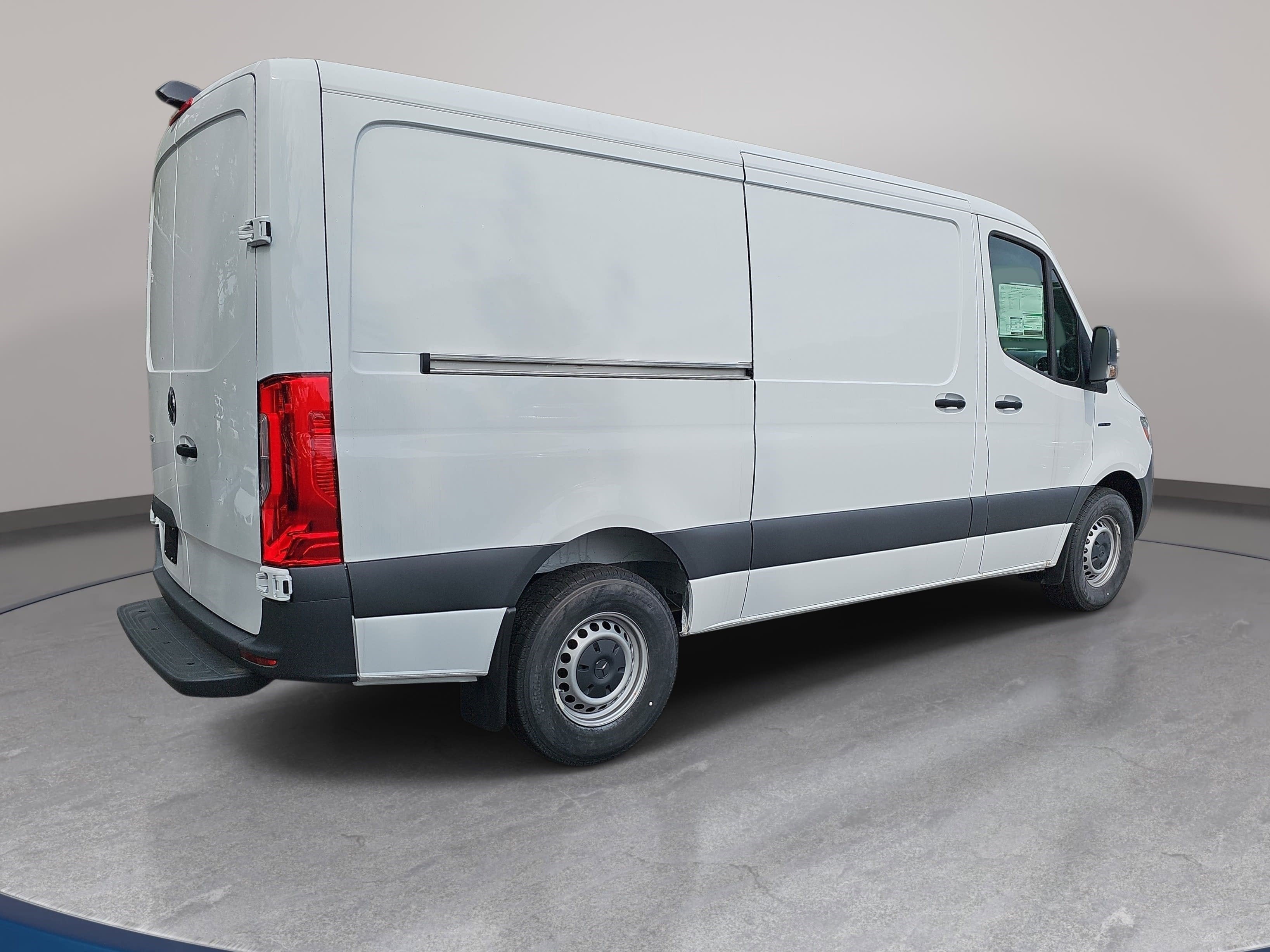 2025 Mercedes-Benz eSprinter Cargo Van Cargo 144 WB