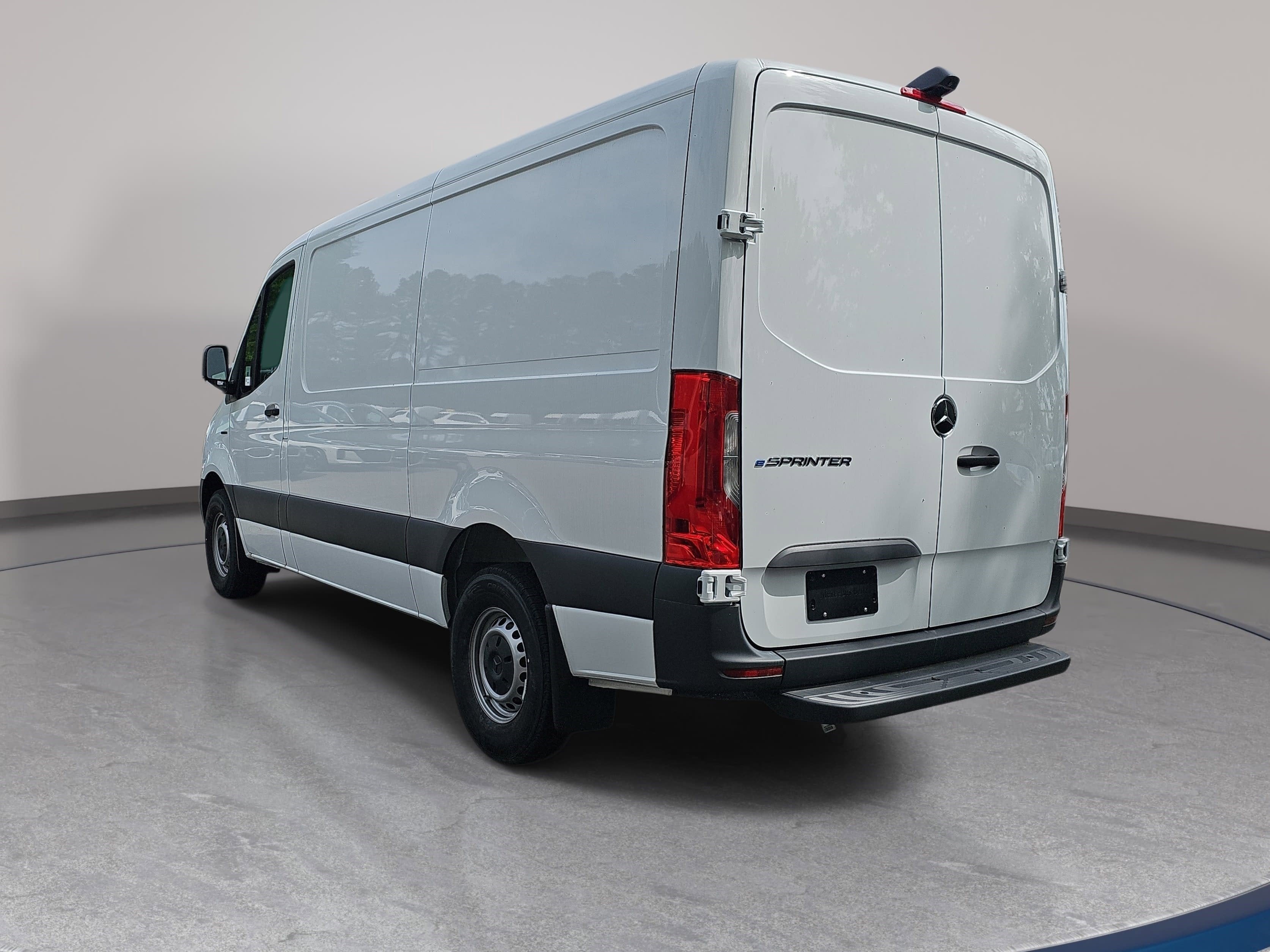 2025 Mercedes-Benz eSprinter Cargo Van Cargo 144 WB