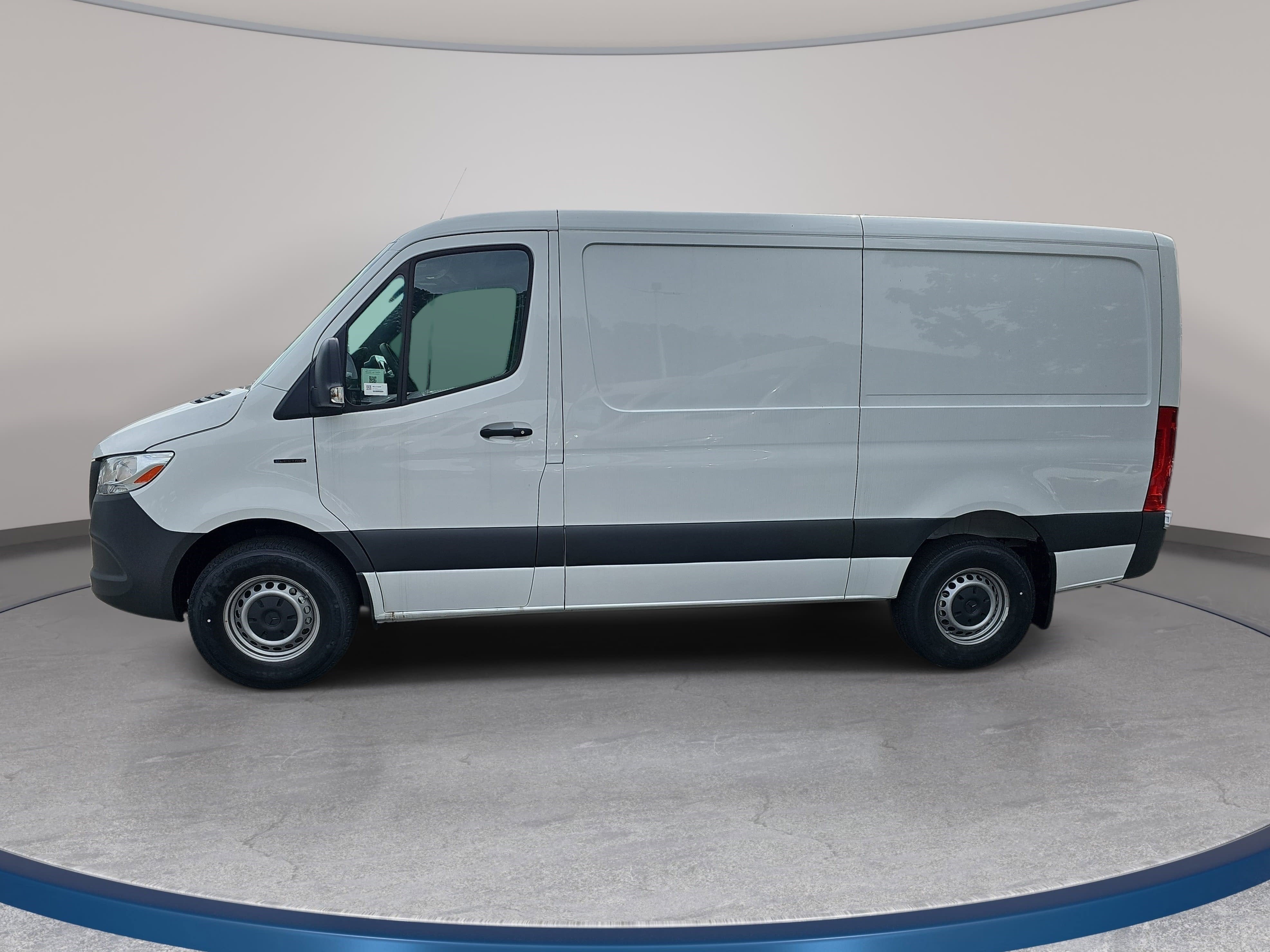 2025 Mercedes-Benz eSprinter Cargo Van Cargo 144 WB