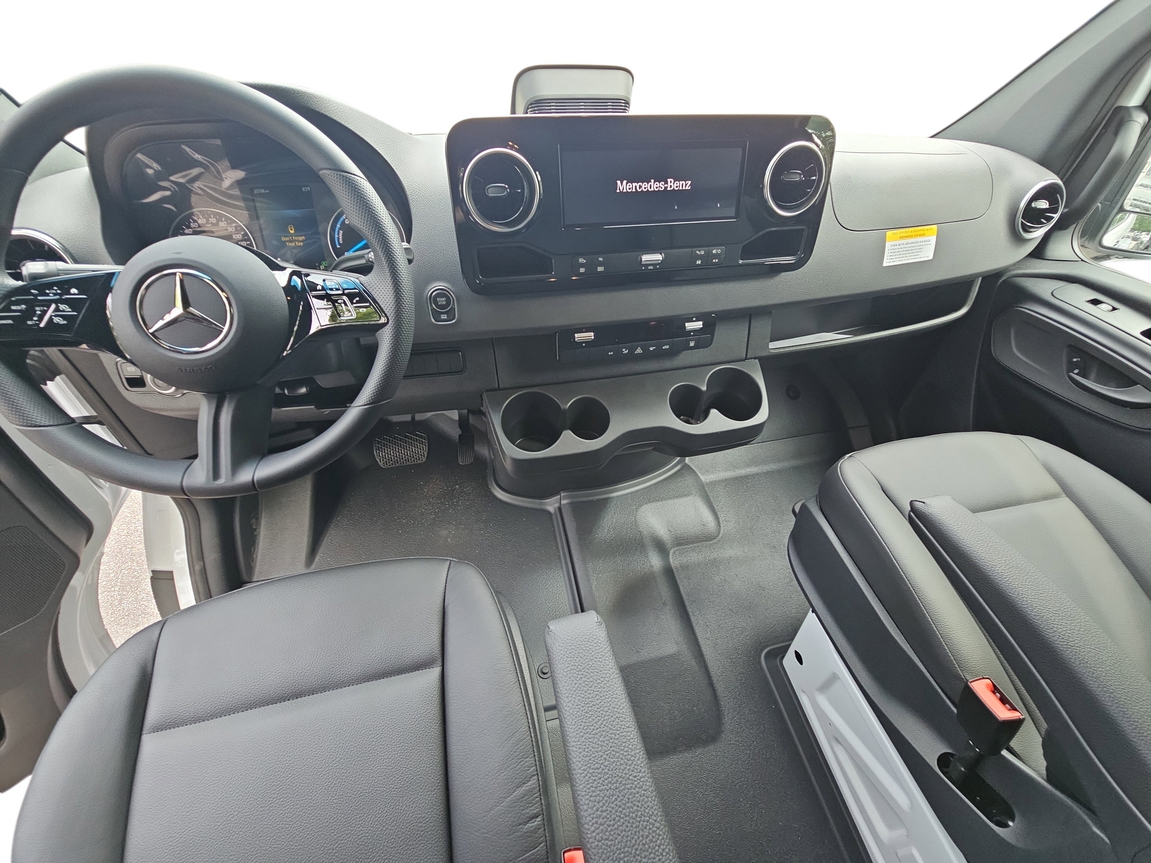 2025 Mercedes-Benz eSprinter Cargo Van Cargo 144 WB