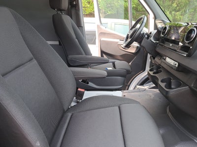 2024 Mercedes-Benz eSprinter Cargo Van Cargo 170 WB