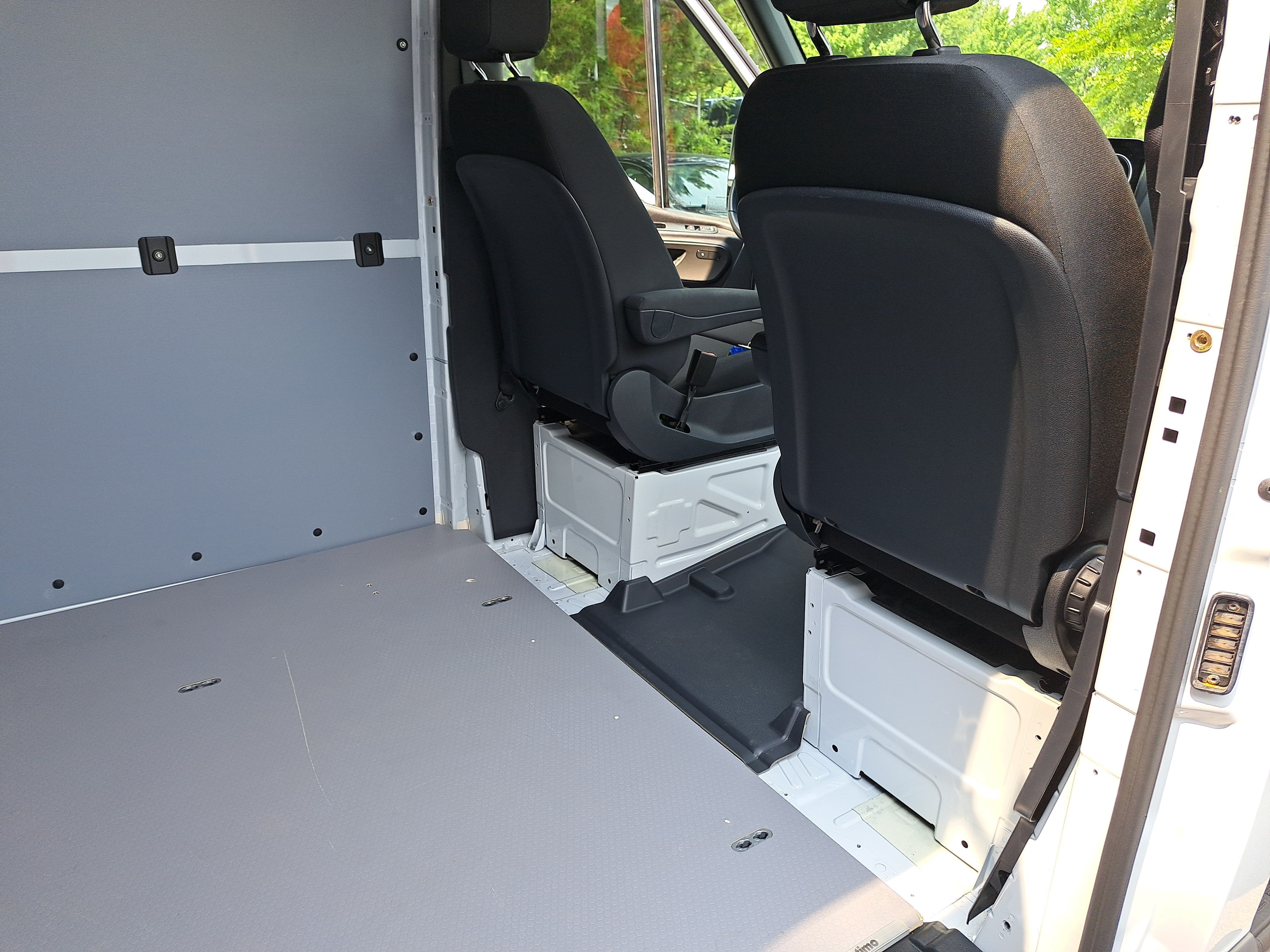2024 Mercedes-Benz eSprinter Cargo Van Cargo 170 WB