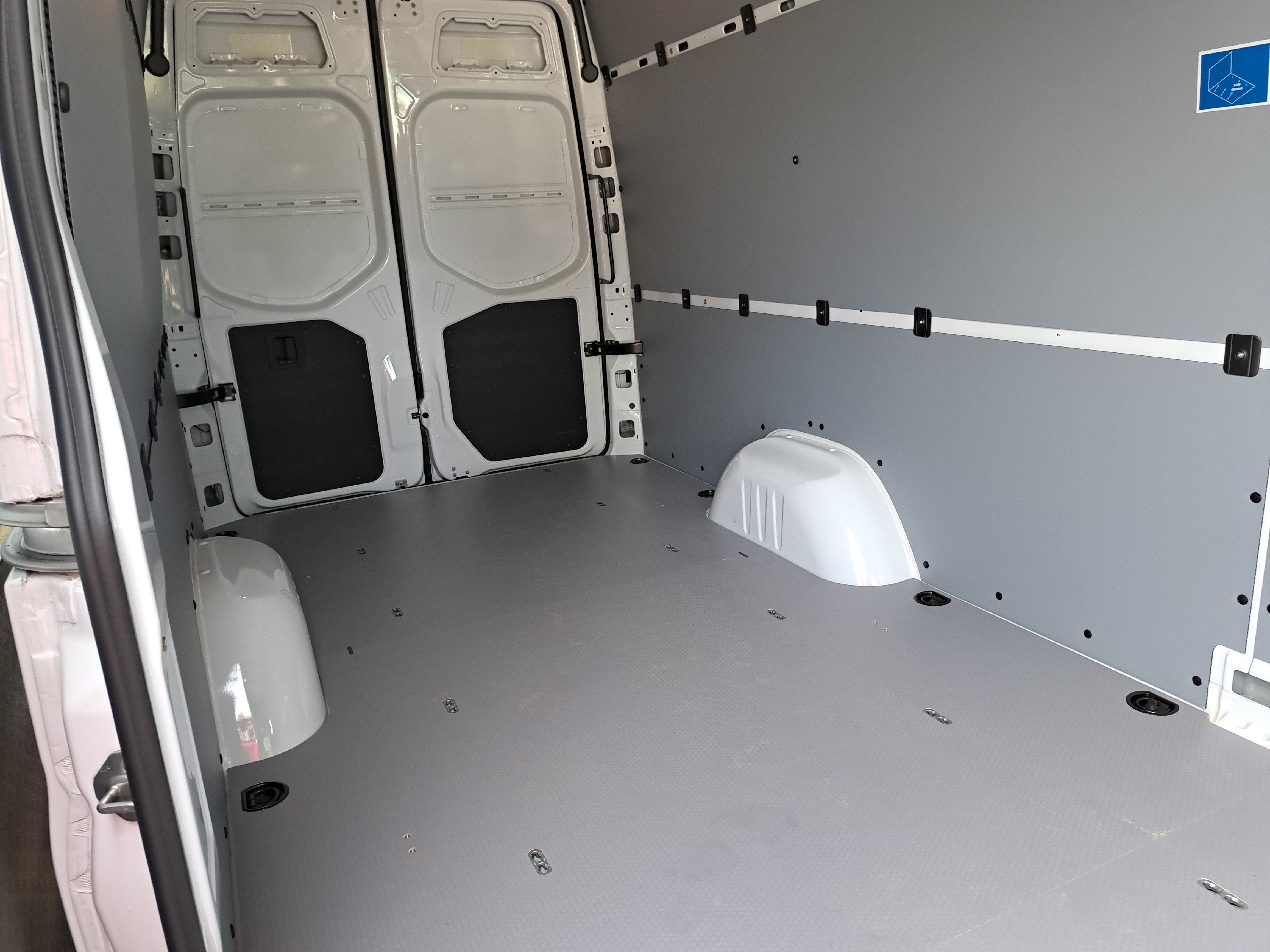 2024 Mercedes-Benz eSprinter Cargo Van Cargo 170 WB