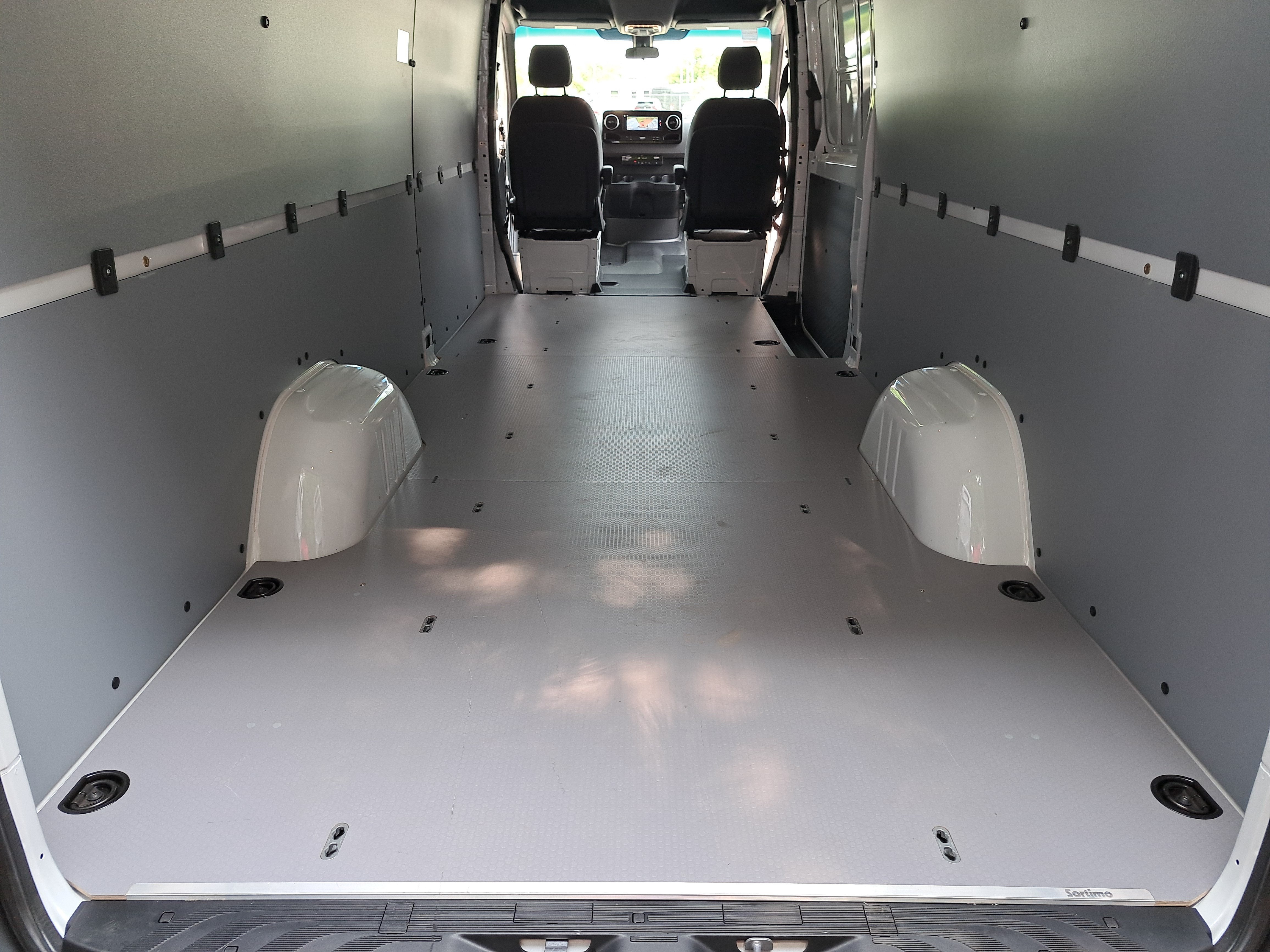 2024 Mercedes-Benz eSprinter Cargo Van Cargo 170 WB