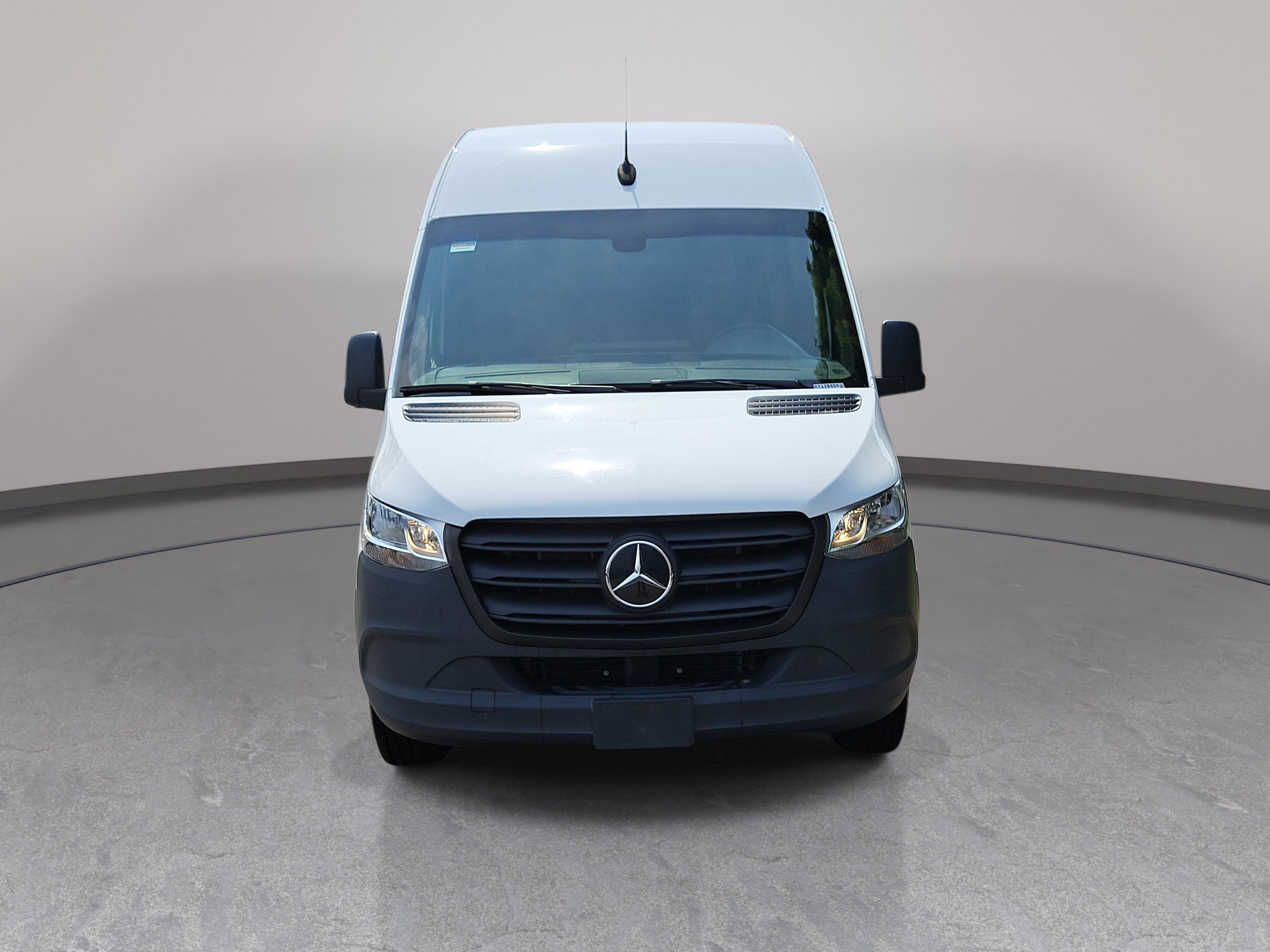 2024 Mercedes-Benz eSprinter Cargo Van Cargo 170 WB