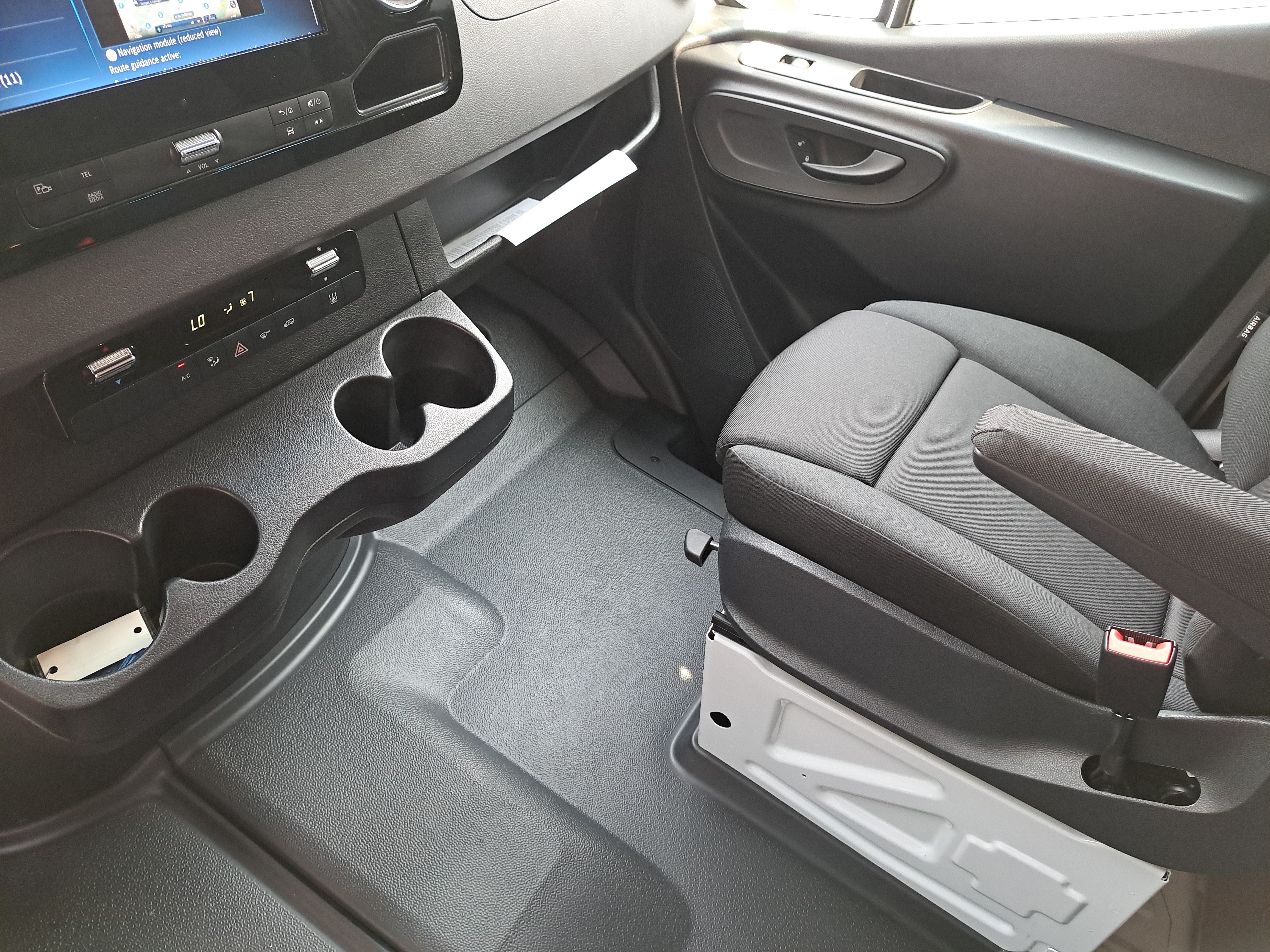 2024 Mercedes-Benz eSprinter Cargo Van Cargo 170 WB