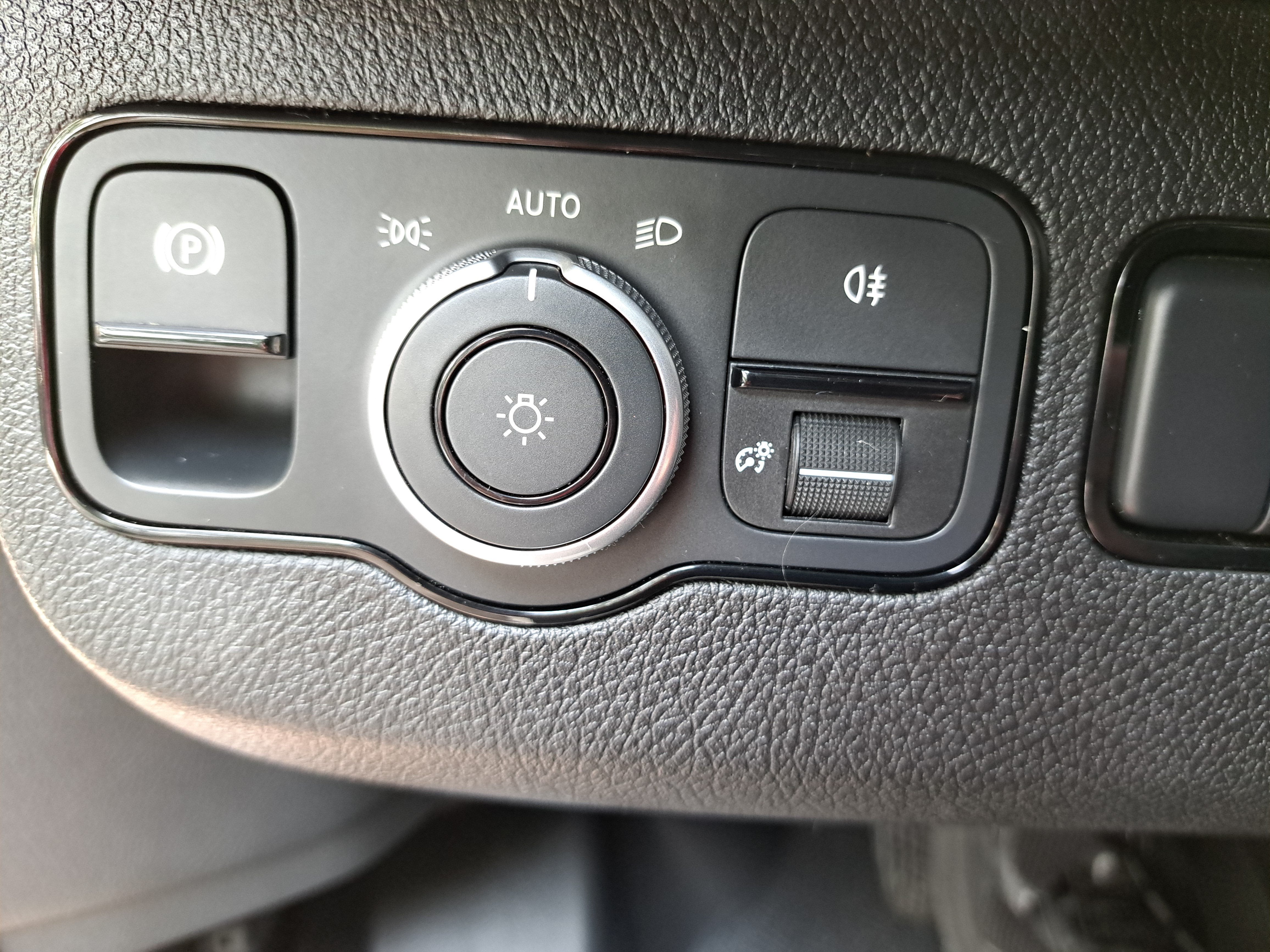 2024 Mercedes-Benz eSprinter Cargo Van Cargo 170 WB