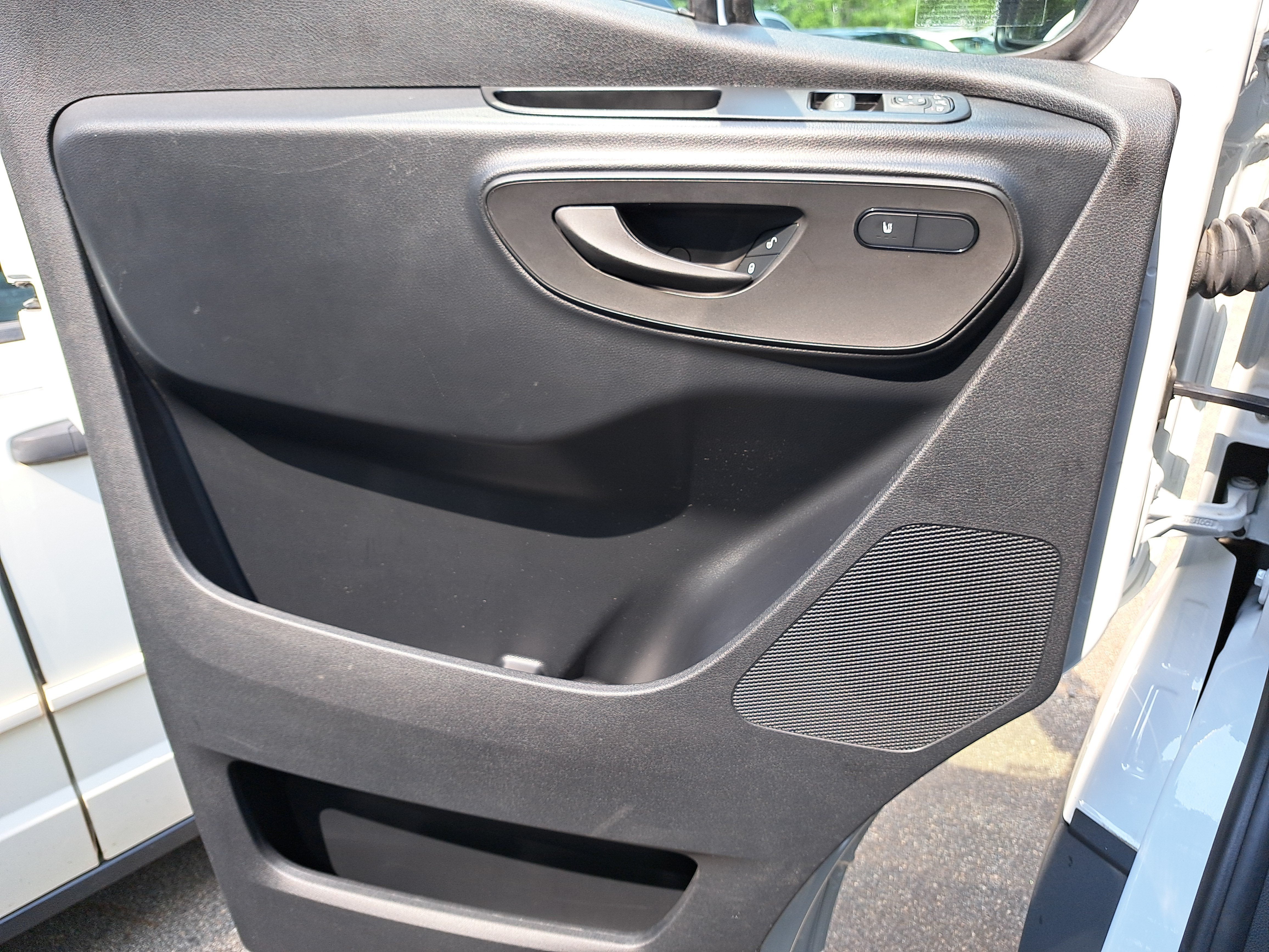 2024 Mercedes-Benz eSprinter Cargo Van Cargo 170 WB