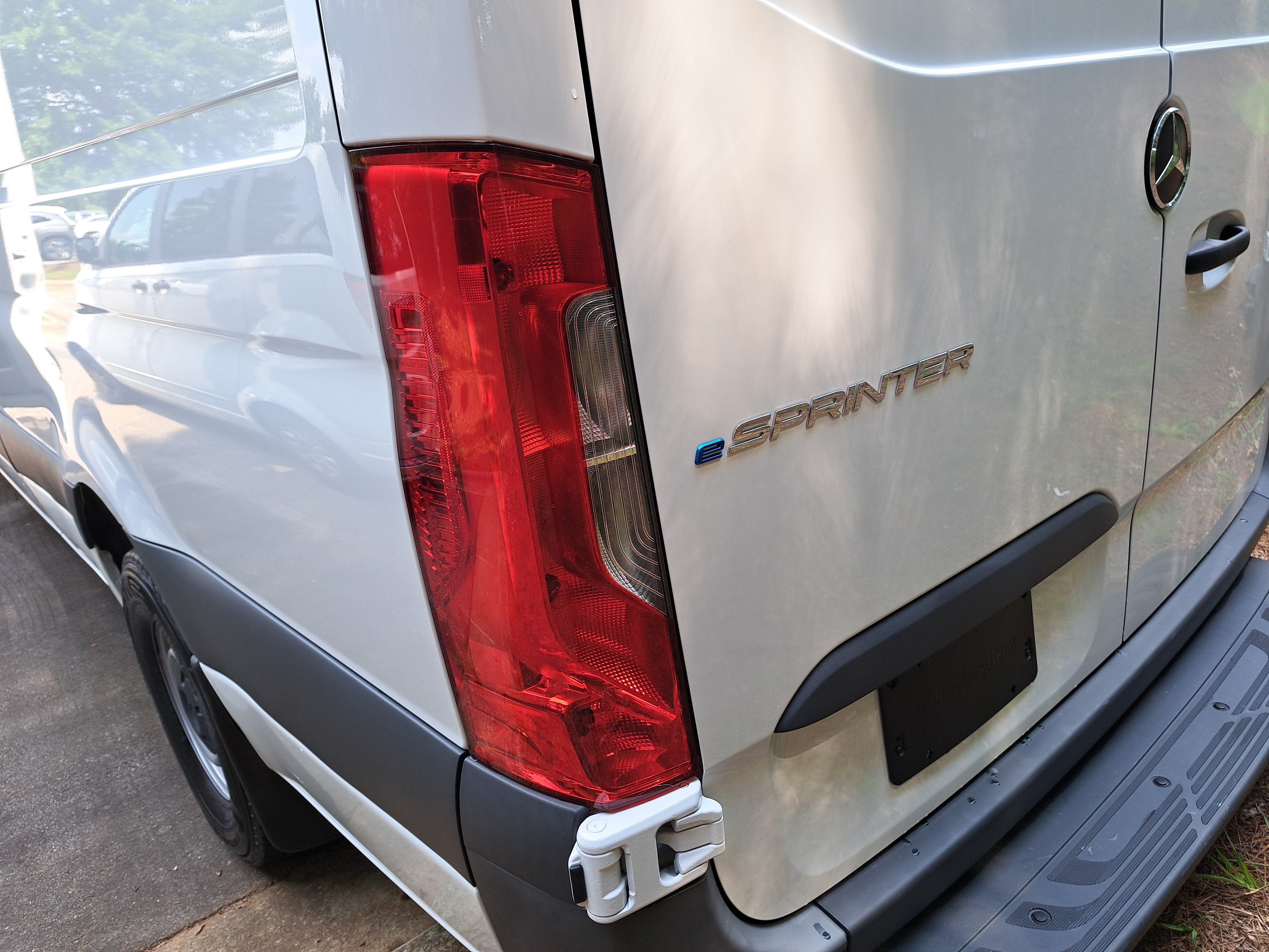 2024 Mercedes-Benz eSprinter Cargo Van Cargo 170 WB