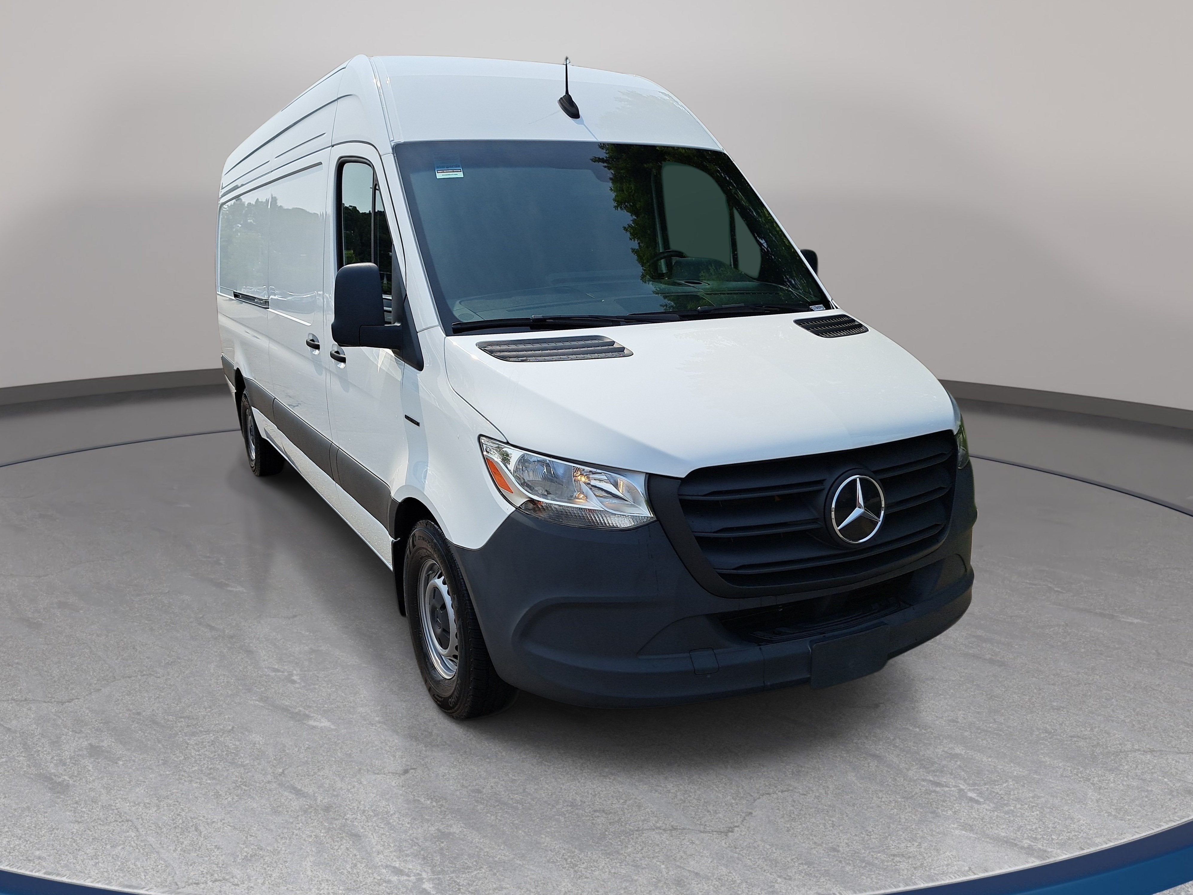 2024 Mercedes-Benz eSprinter Cargo Van Cargo 170 WB